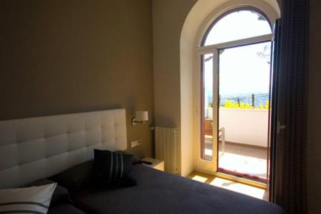 Double or Twin Room with Private Bathroom - Photo 9
