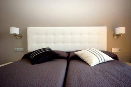 Double or Twin Room with Private Bathroom - Photo 11
