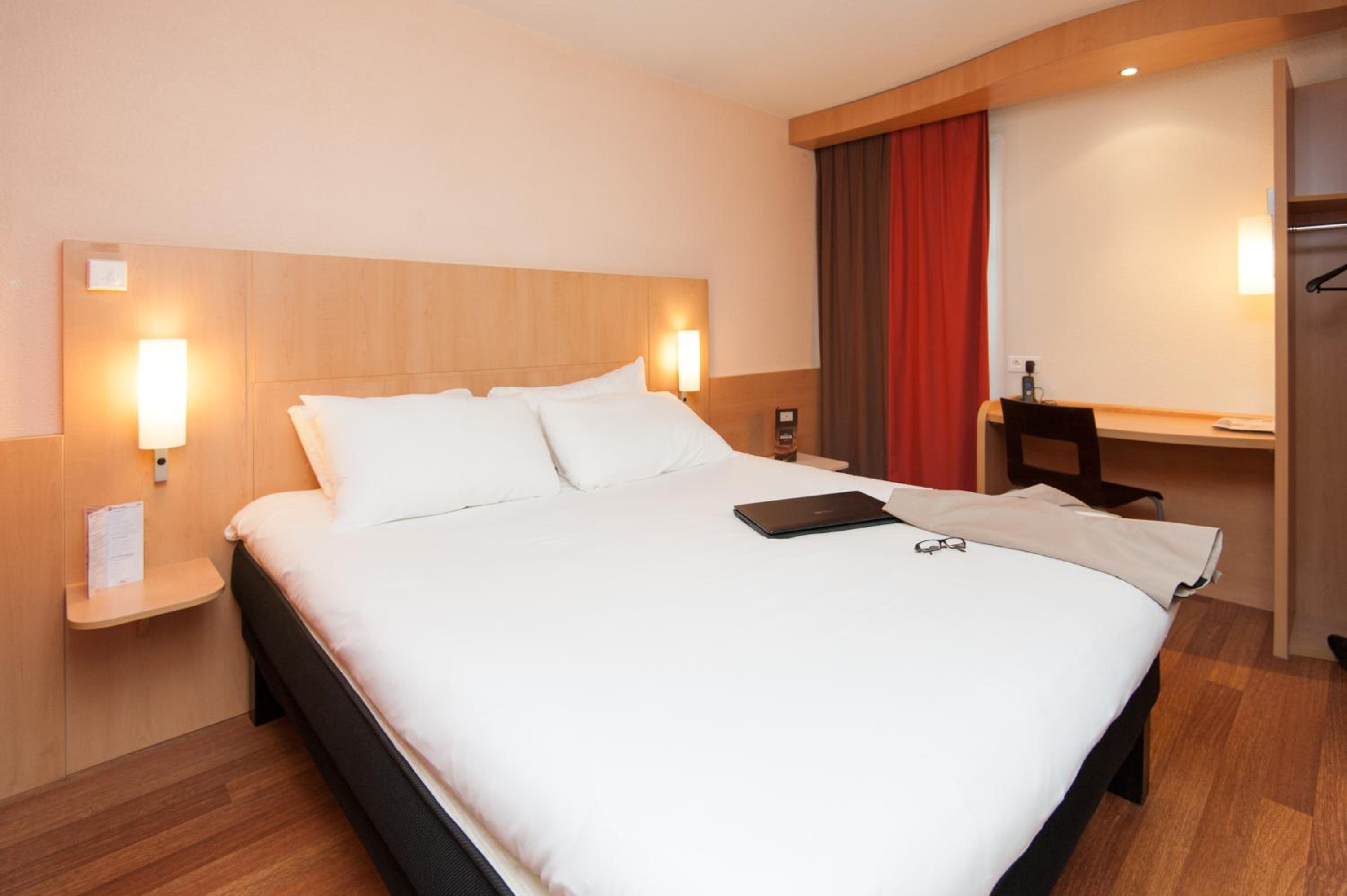 Standard Double Room - Non-Smoking - Photo 2