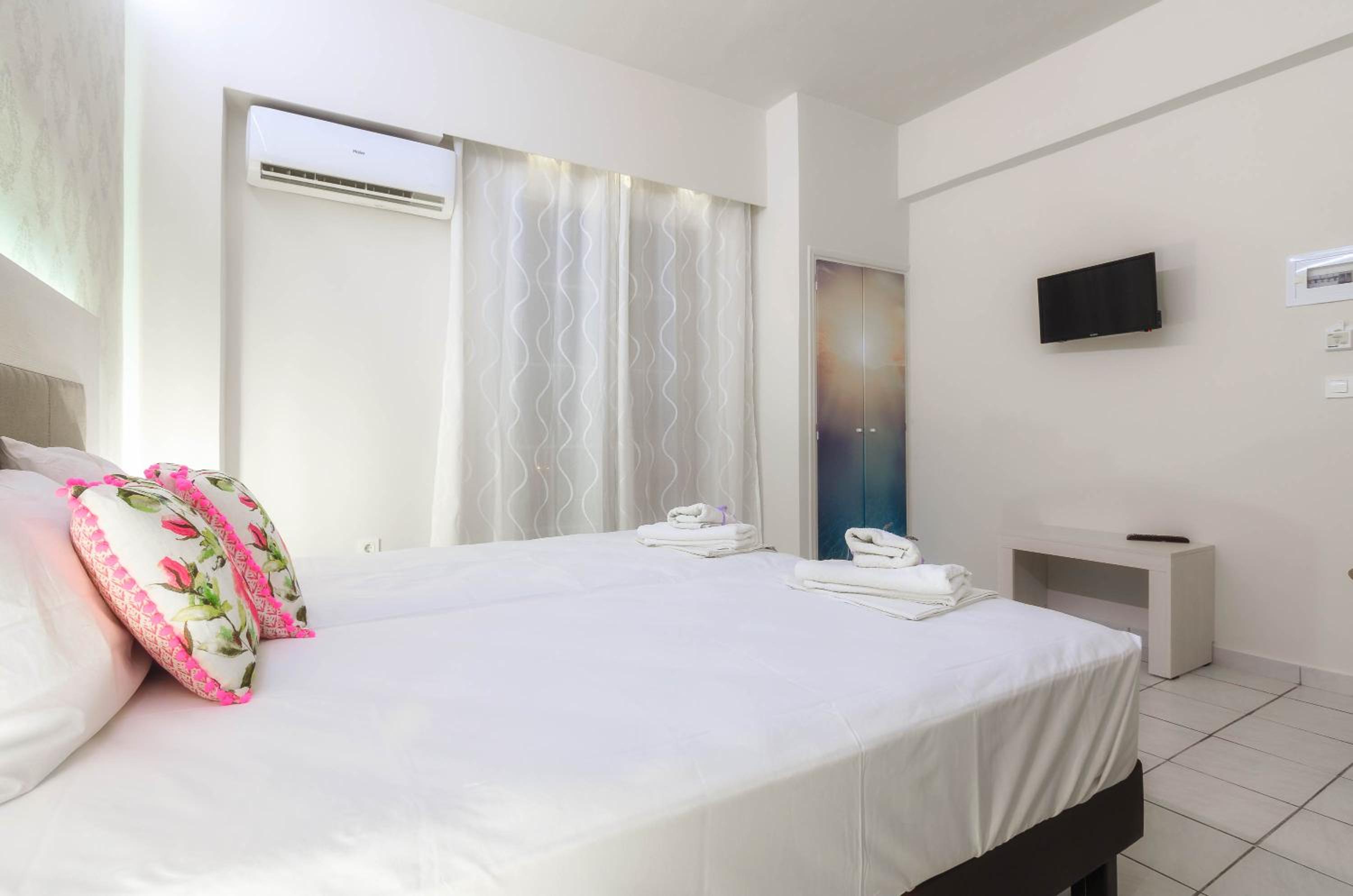 Two-Bedroom Apartment with Balcony photo 2