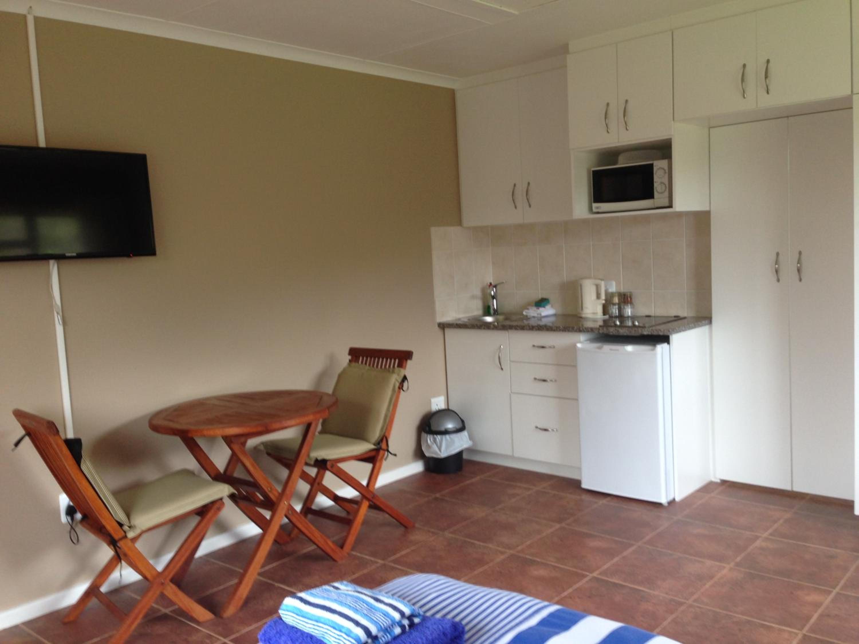 Studio Apartment - Photo 16