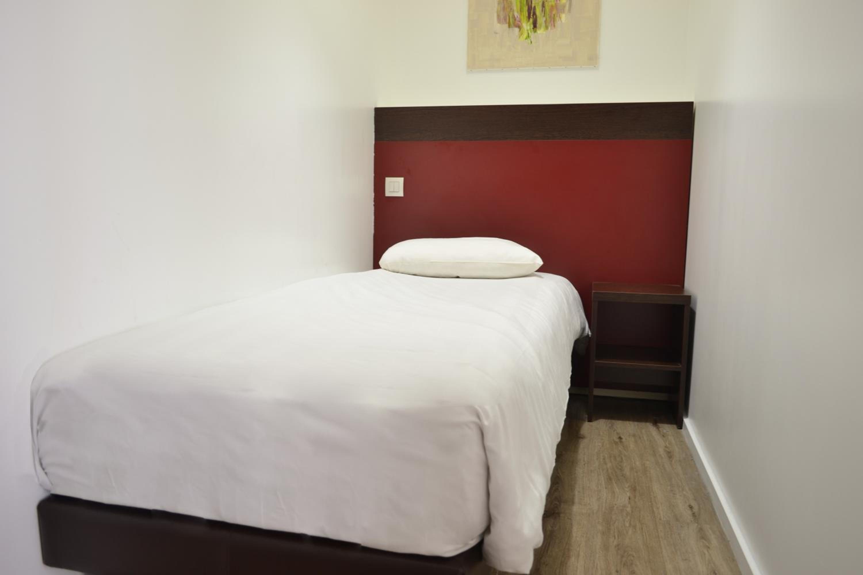 One-Bedroom Apartment (5 Adults) - Photo 2
