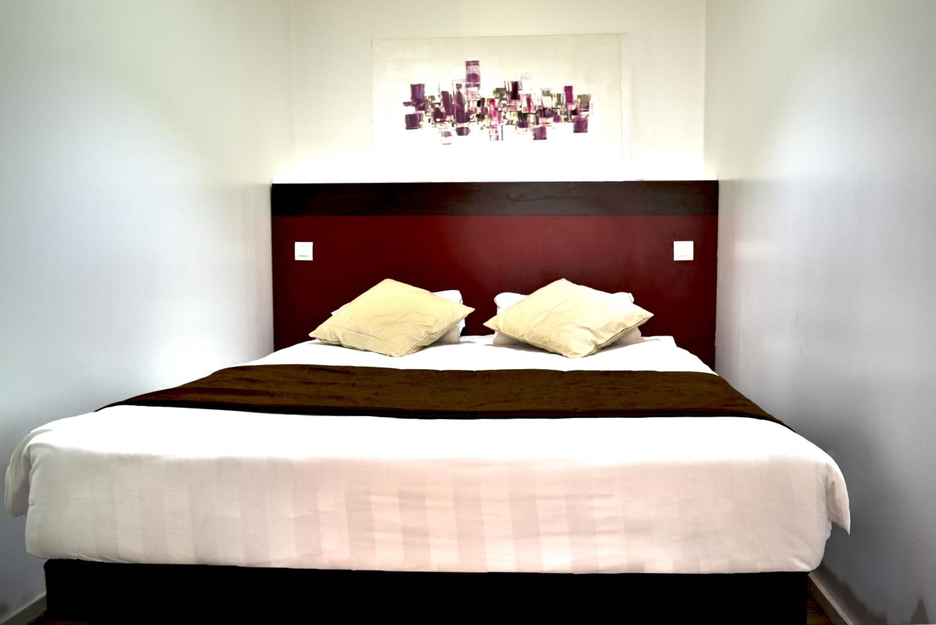 One-Bedroom Apartment (5 Adults) - Photo 3