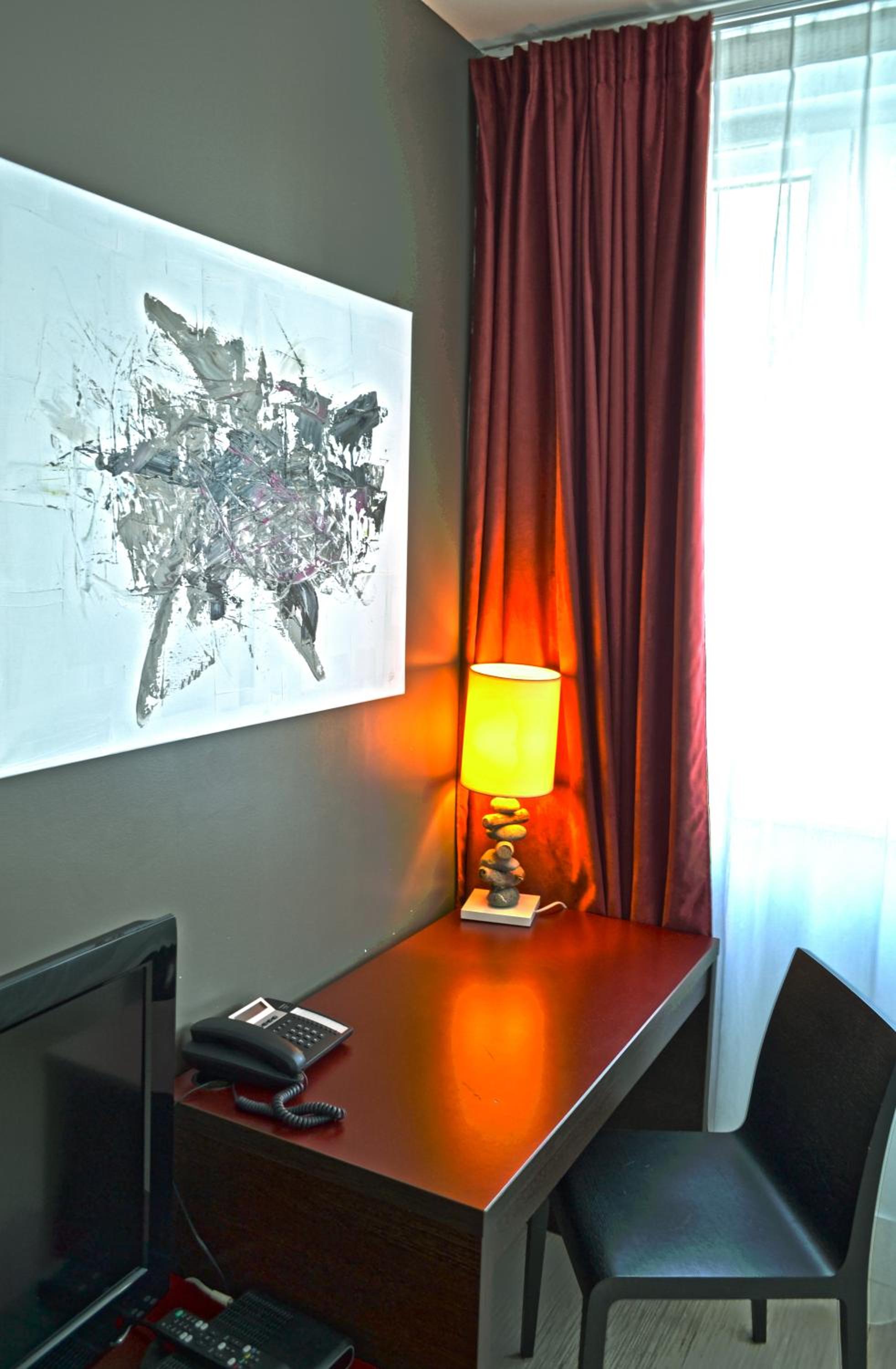 Studio (2 Adults) - Photo 10