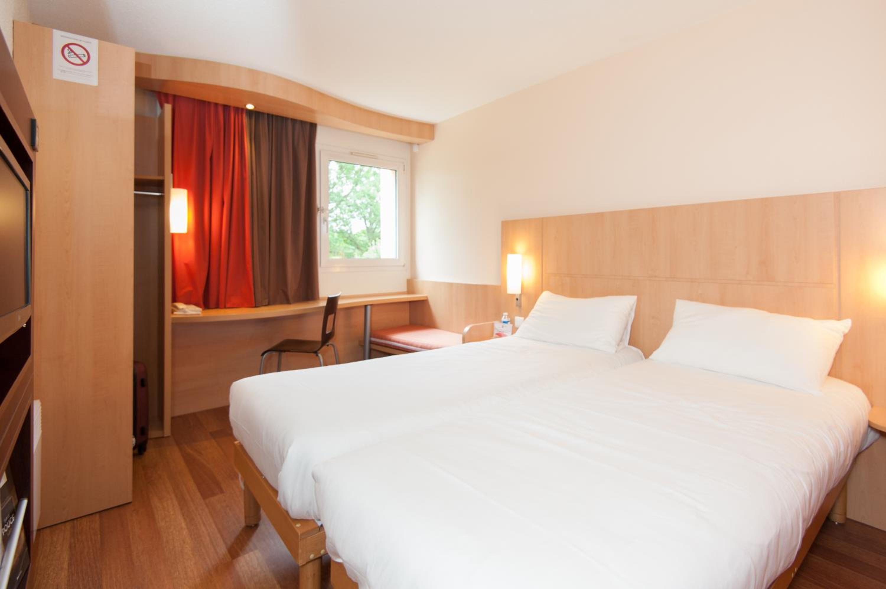 Standard Room with Two Single Beds - Non-Smoking - Photo 2