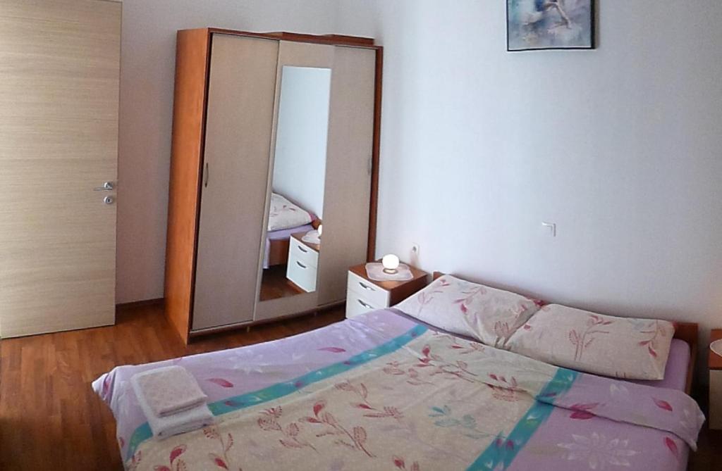 Apartment with Sea View - Photo 13