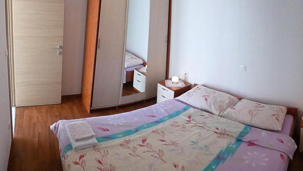 Apartment with Sea View - Photo 8
