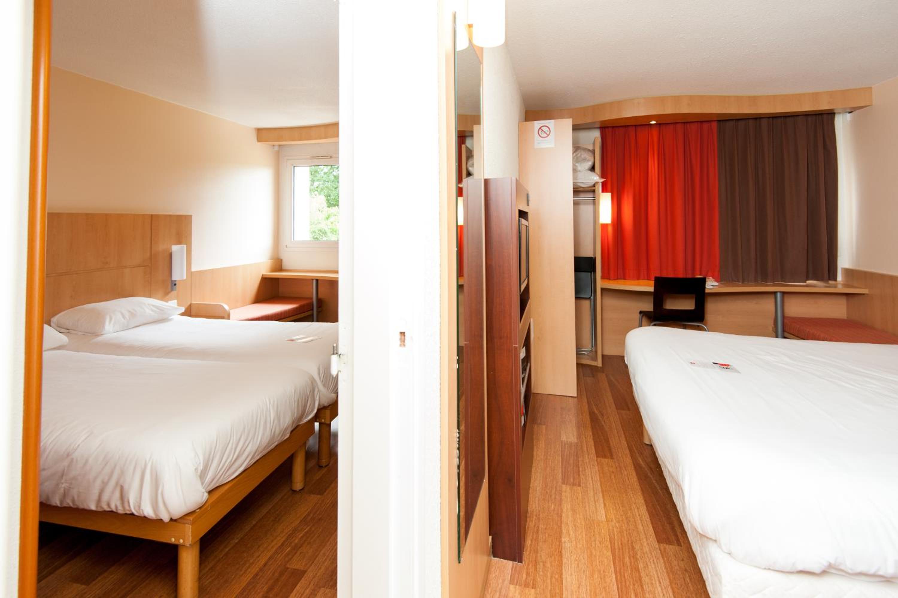 Standard Room with Two Single Beds - Non-Smoking - Photo 1