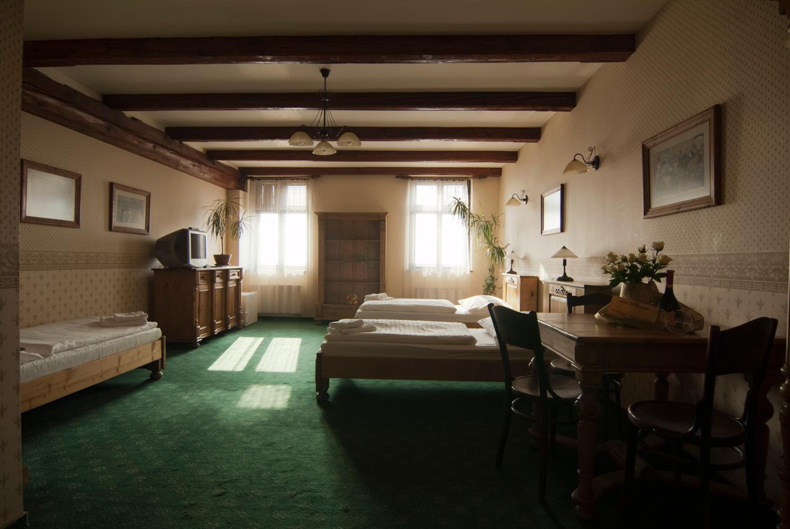 Large Triple Room - Photo 1