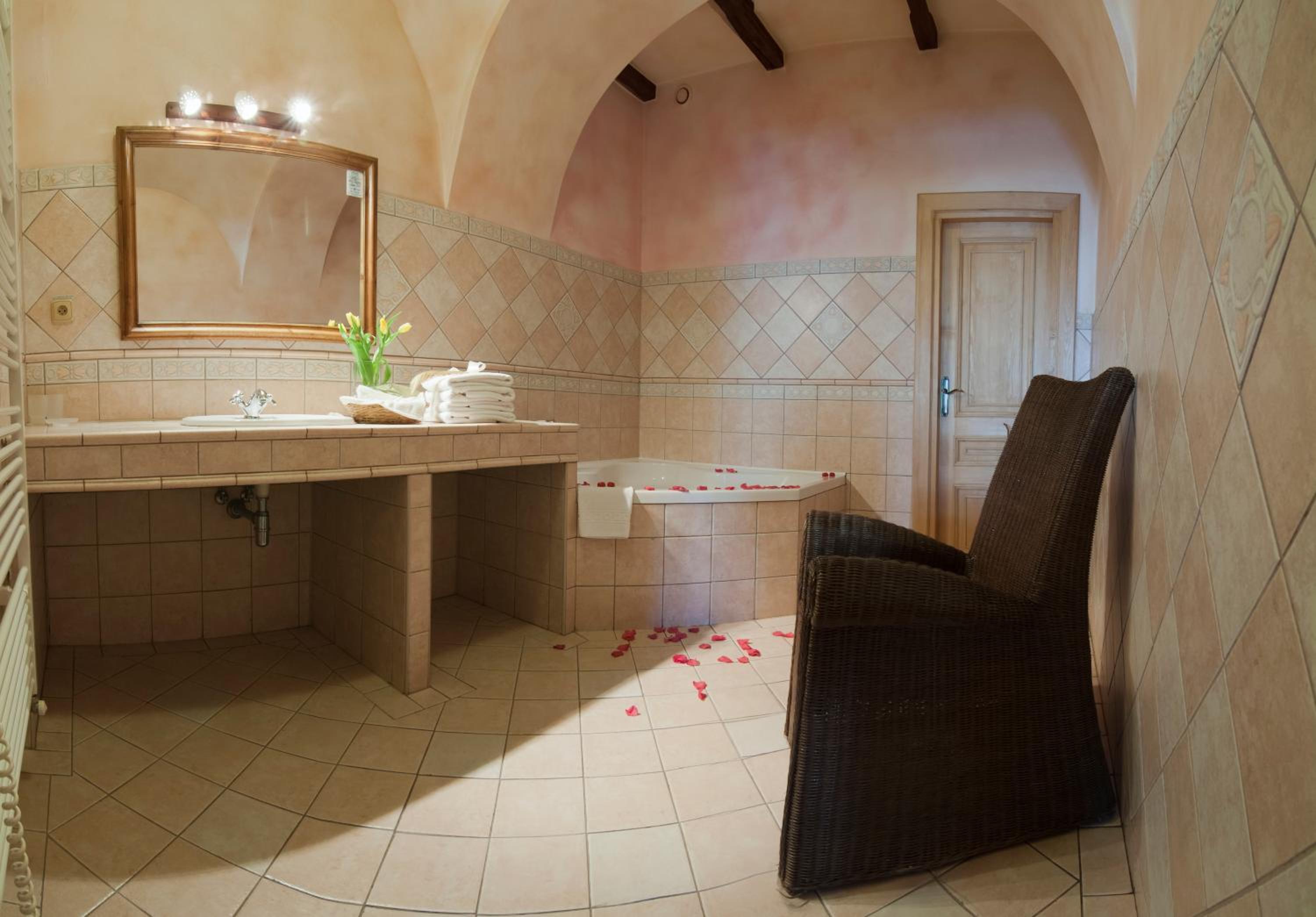 Large Double or Twin Room - Photo 2
