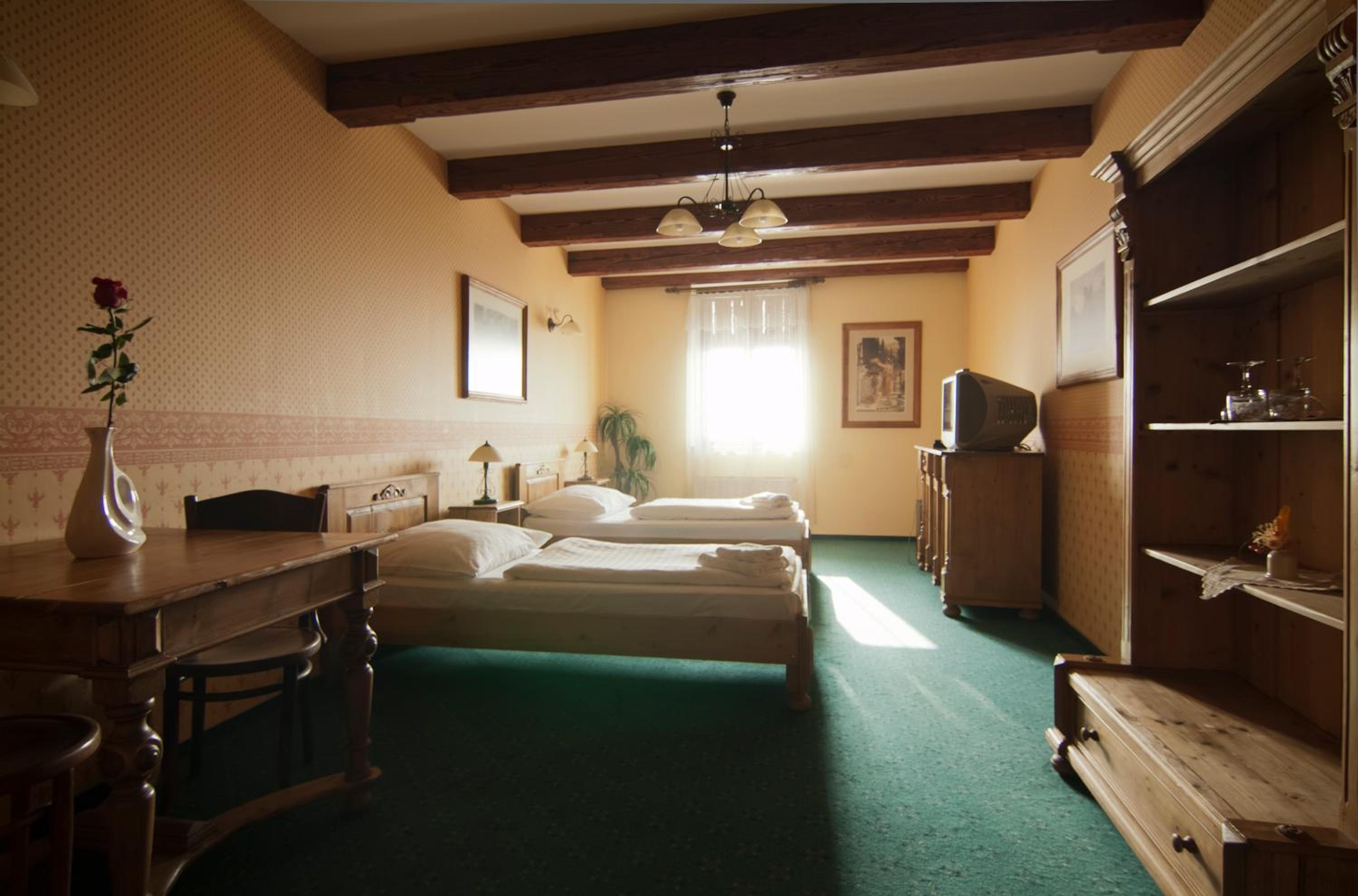 Large Double or Twin Room - Photo 6