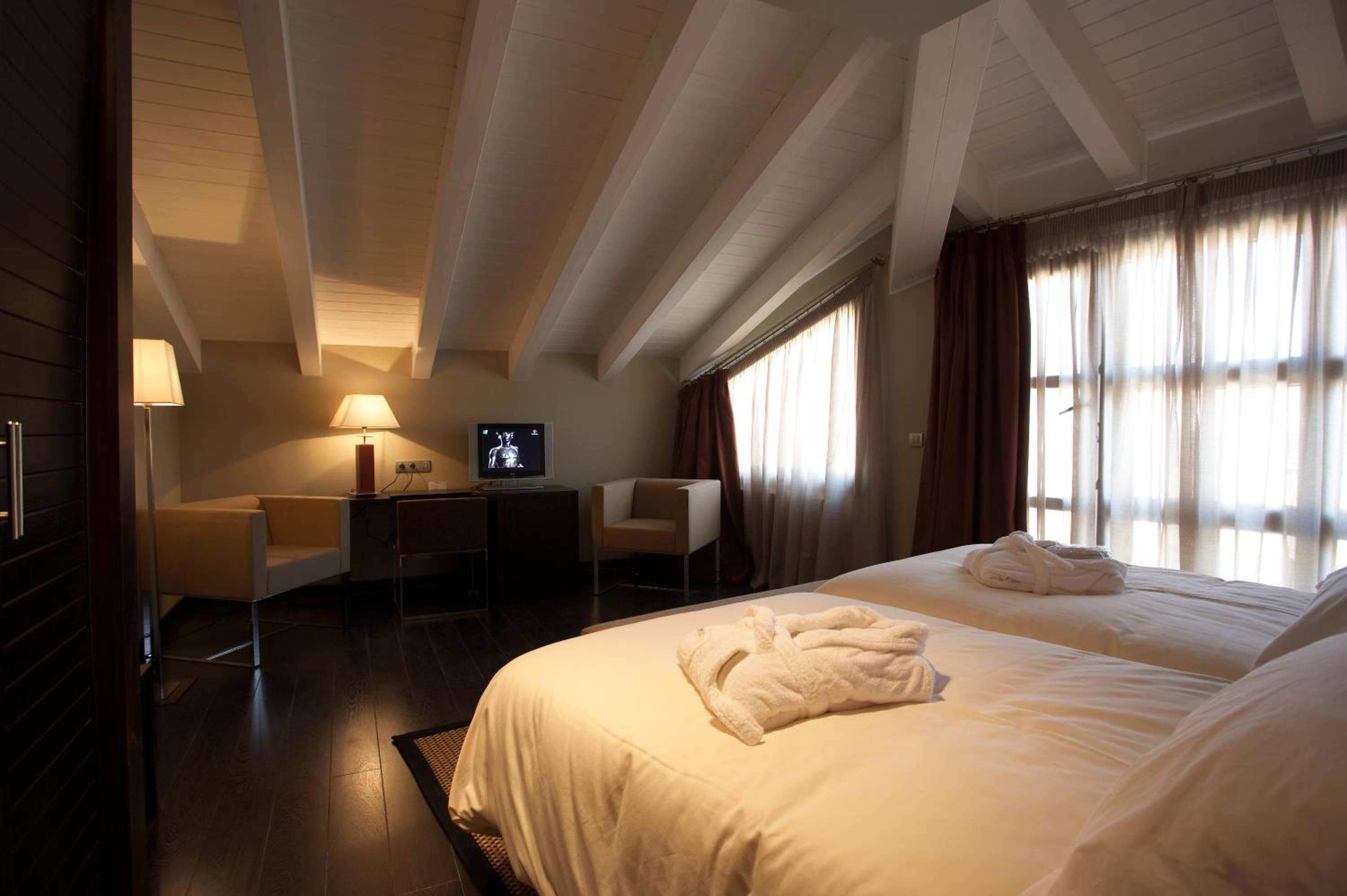 Junior Suite (2 Adults + 2 Children) - Photo 9