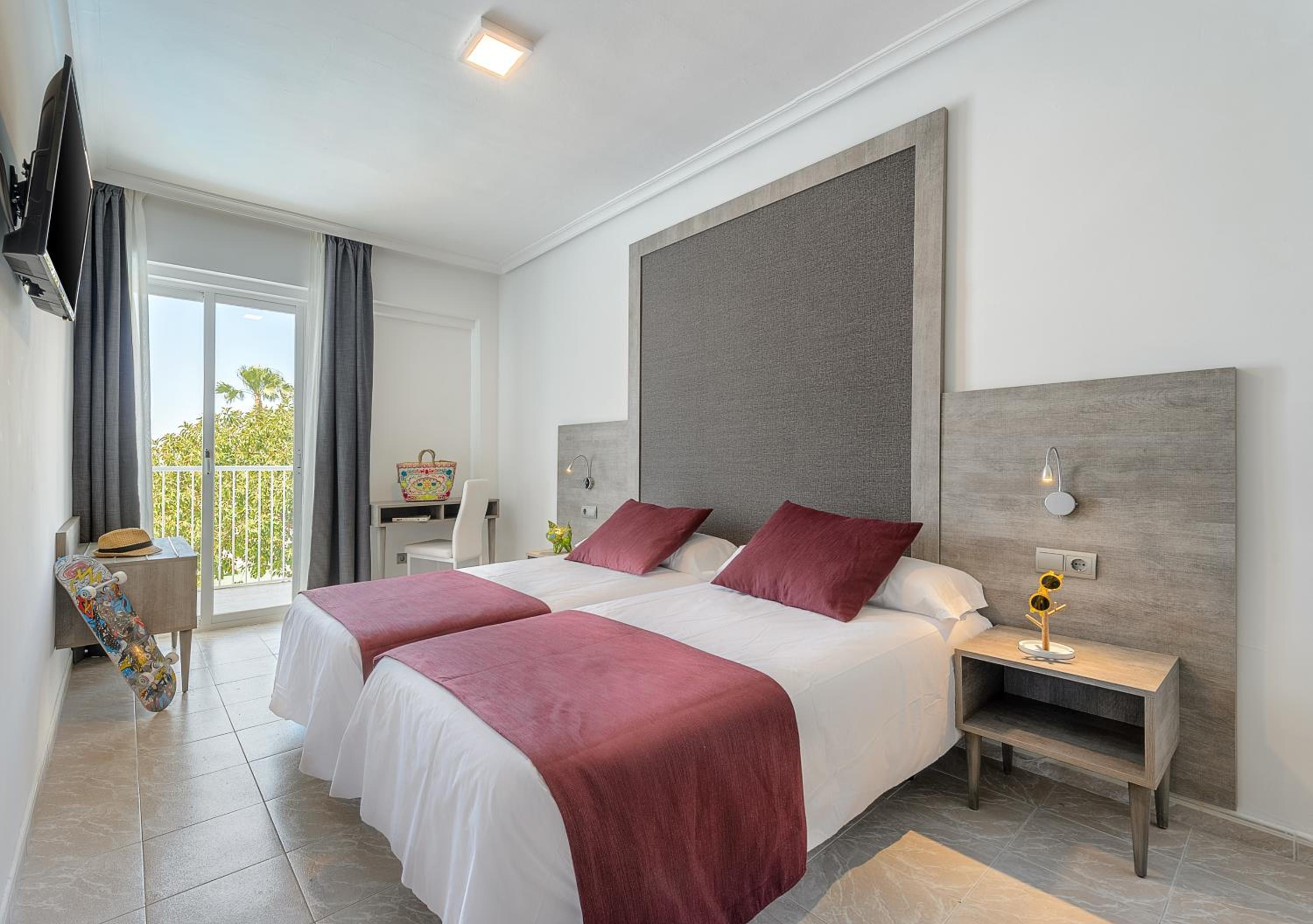 Twin Room with Balcony - Photo 1