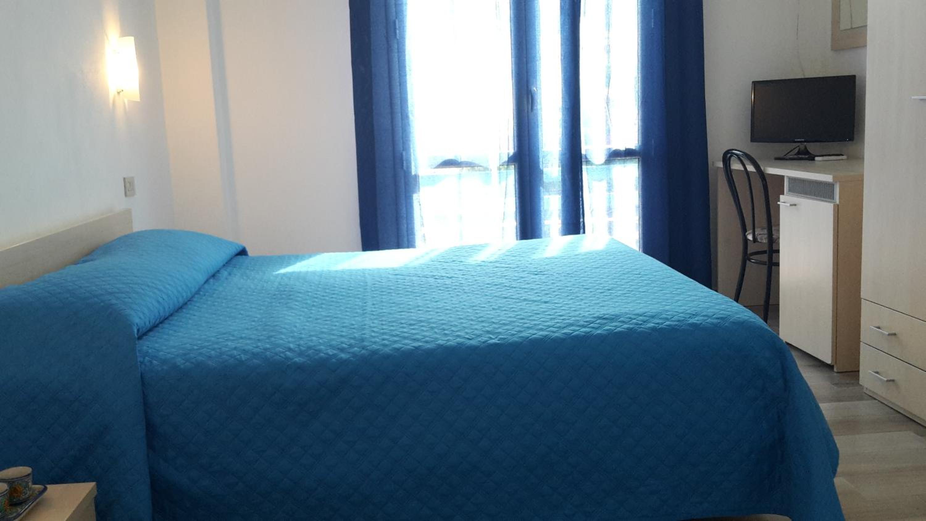 Double Room with Hot Tub and Sea View photo 1