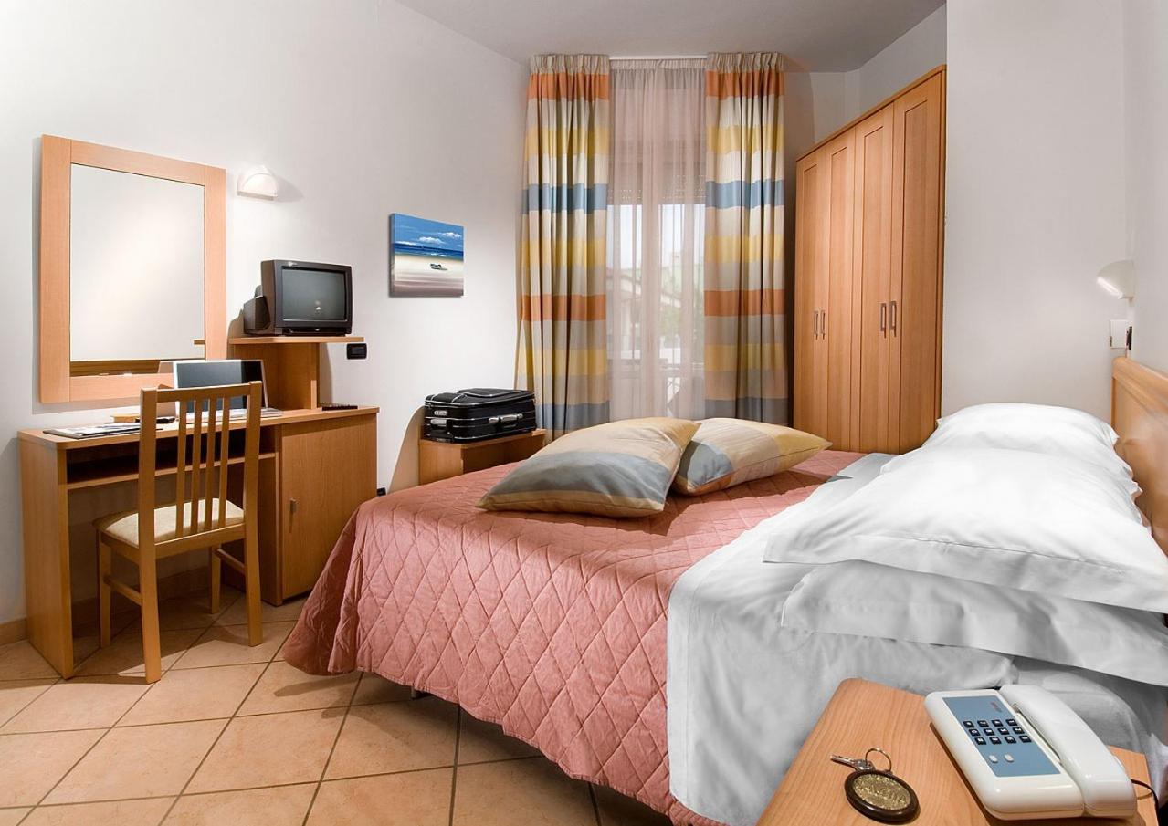Double or Twin Room photo 2