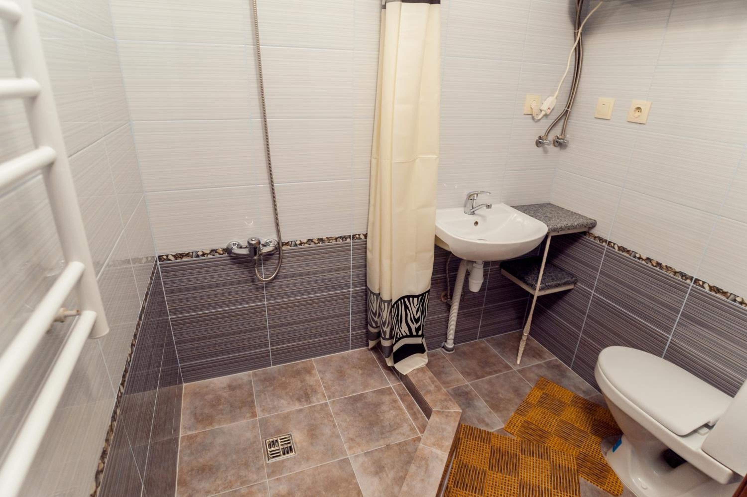 Apartment with Shower photo 3