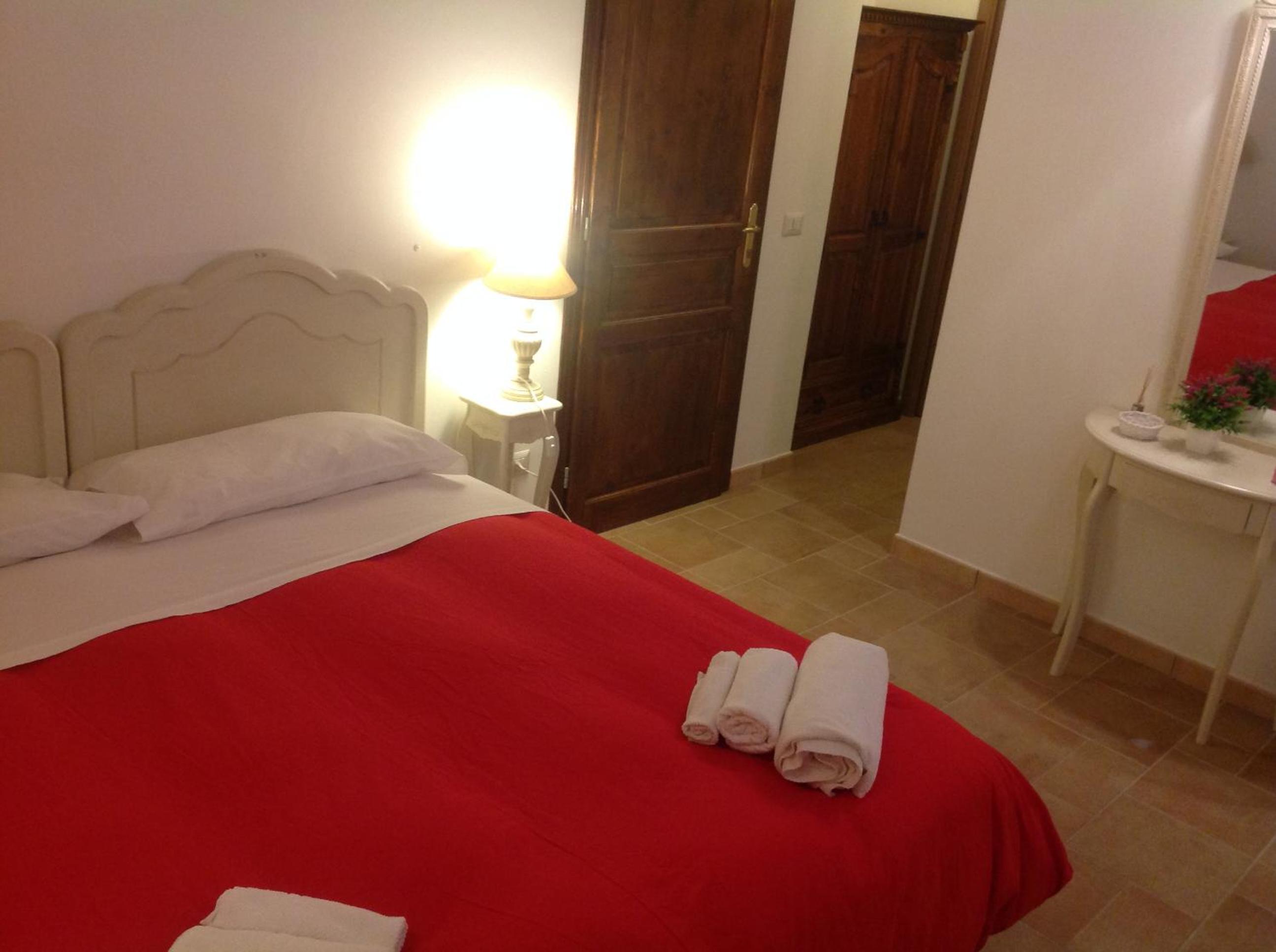Large Double or Twin Room photo 1