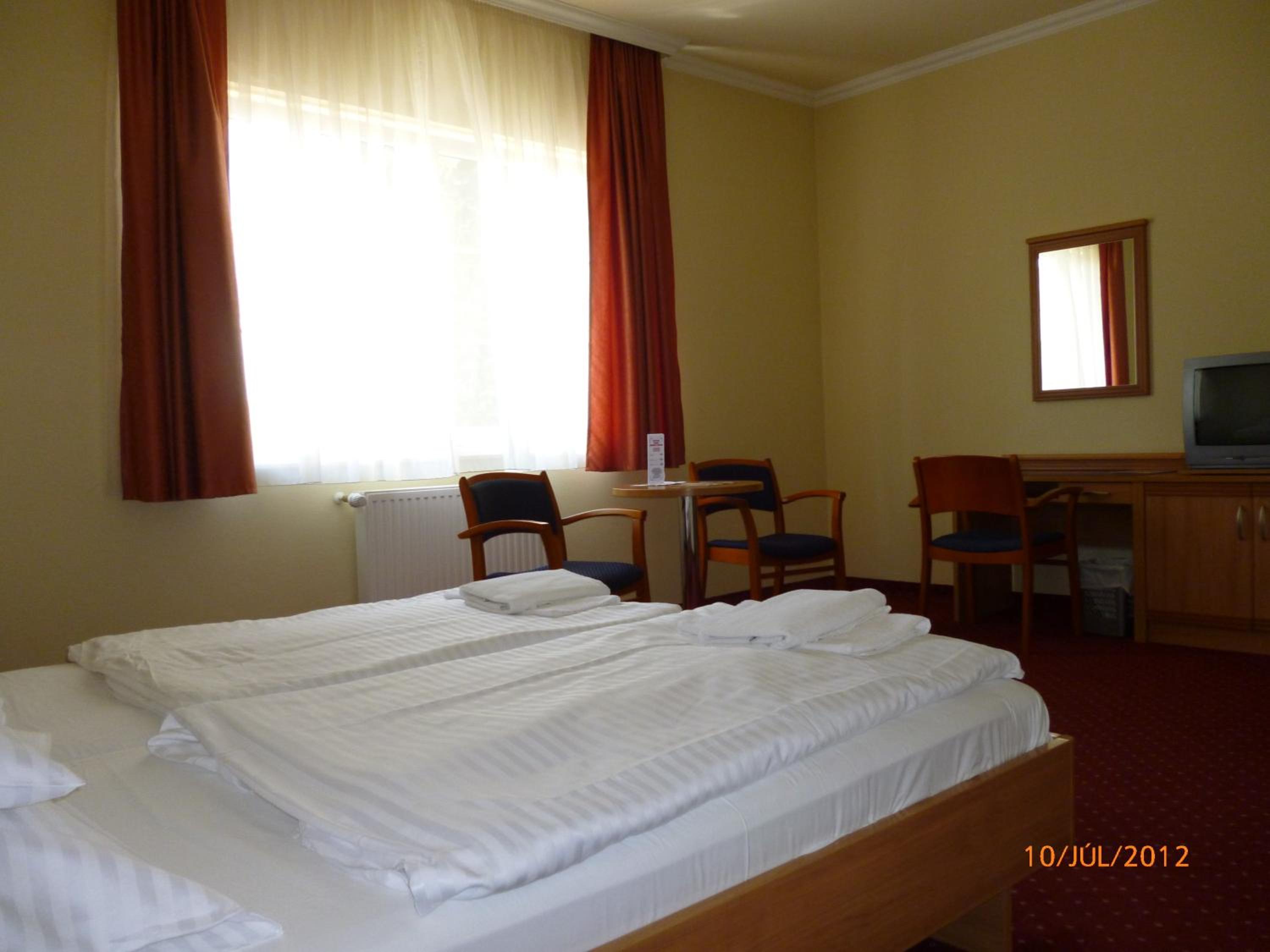 Double or Twin Room photo 2