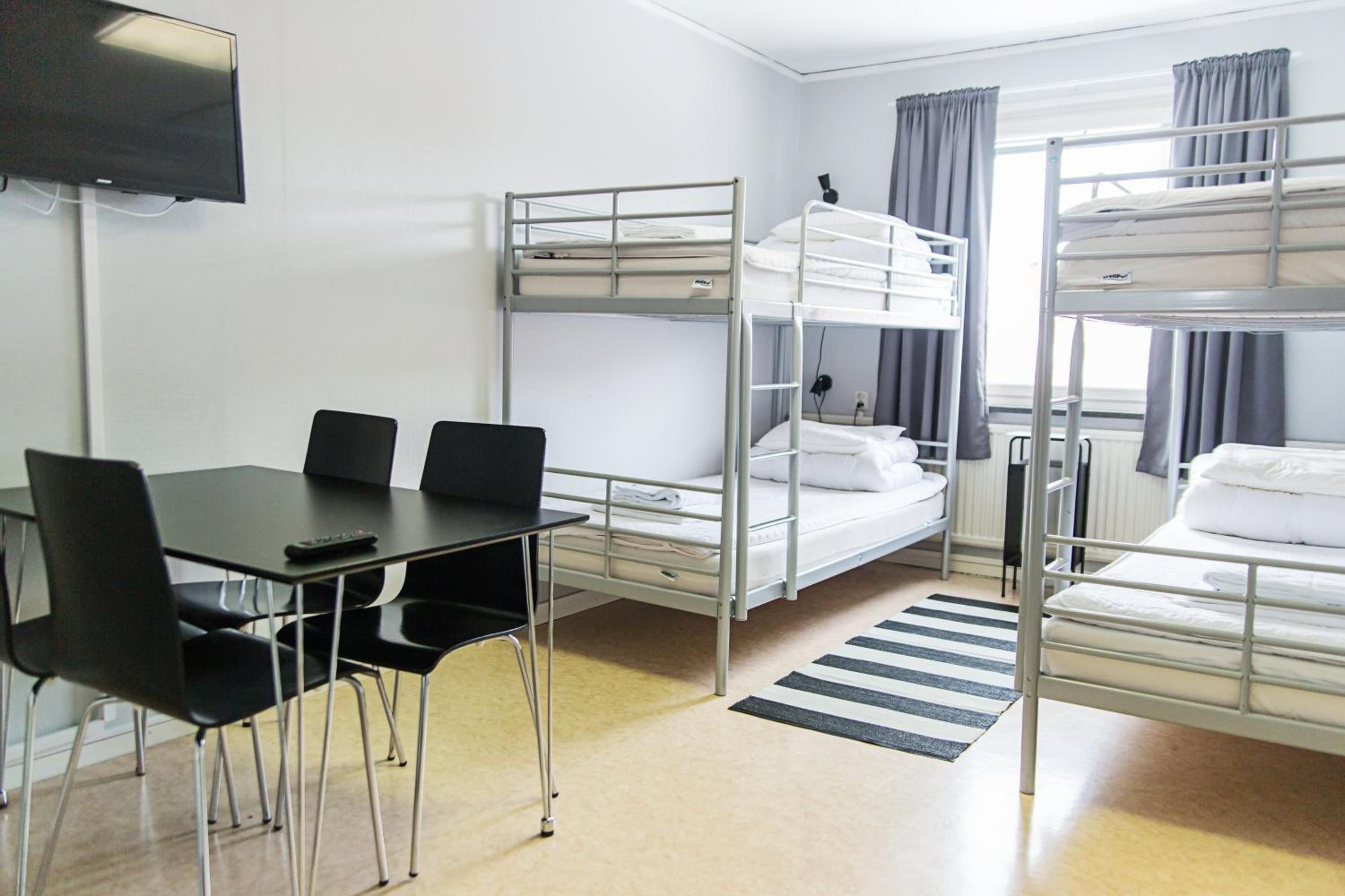 Economy Quadruple Room With Shared Bathroom photo 3