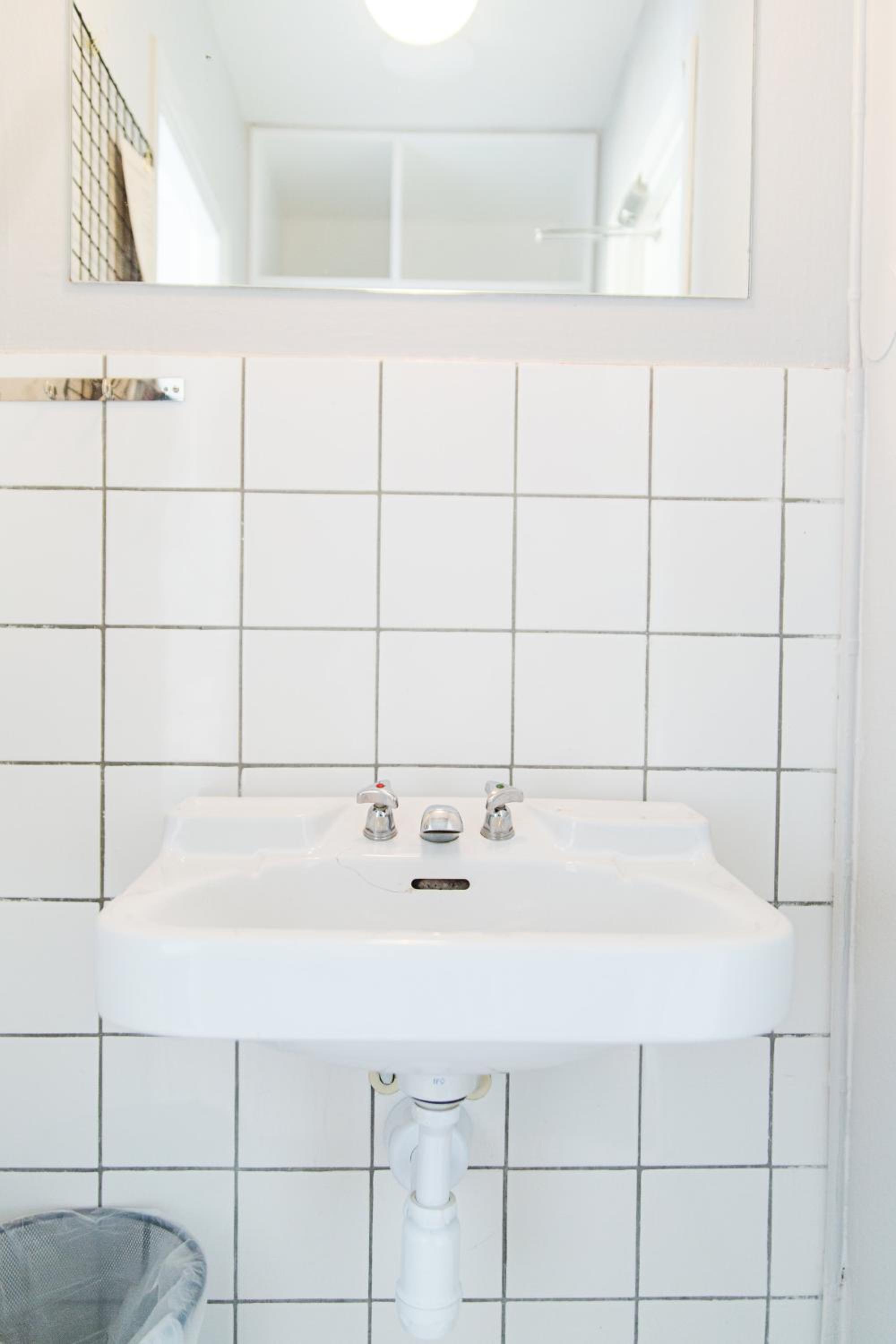 Economy Triple Room With Shared Bathroom photo 2