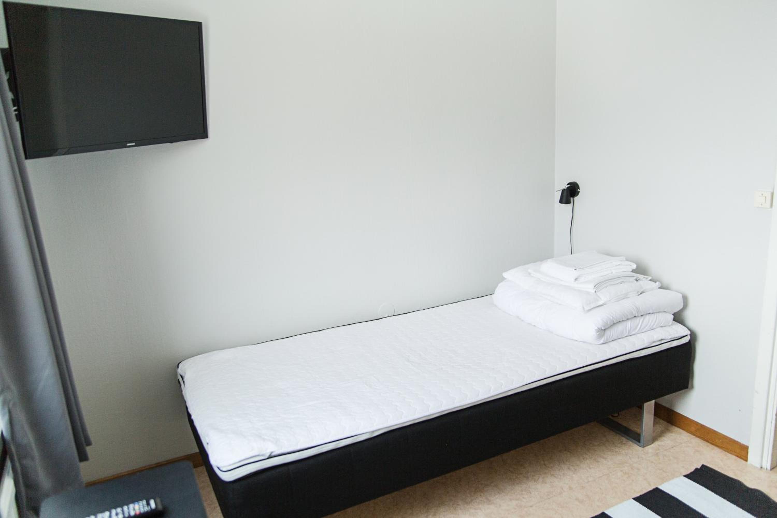Economy Triple Room With Shared Bathroom photo 3