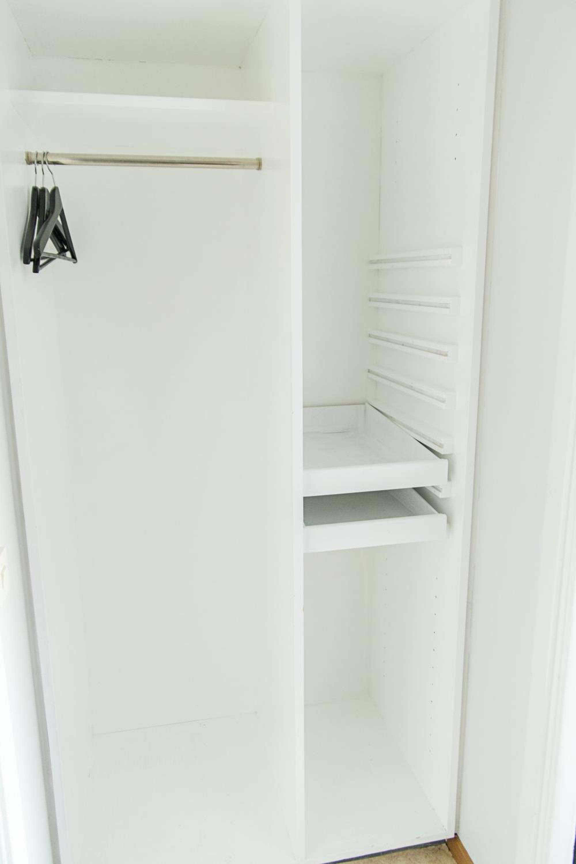 Economy Twin Room With Shared Bathroom