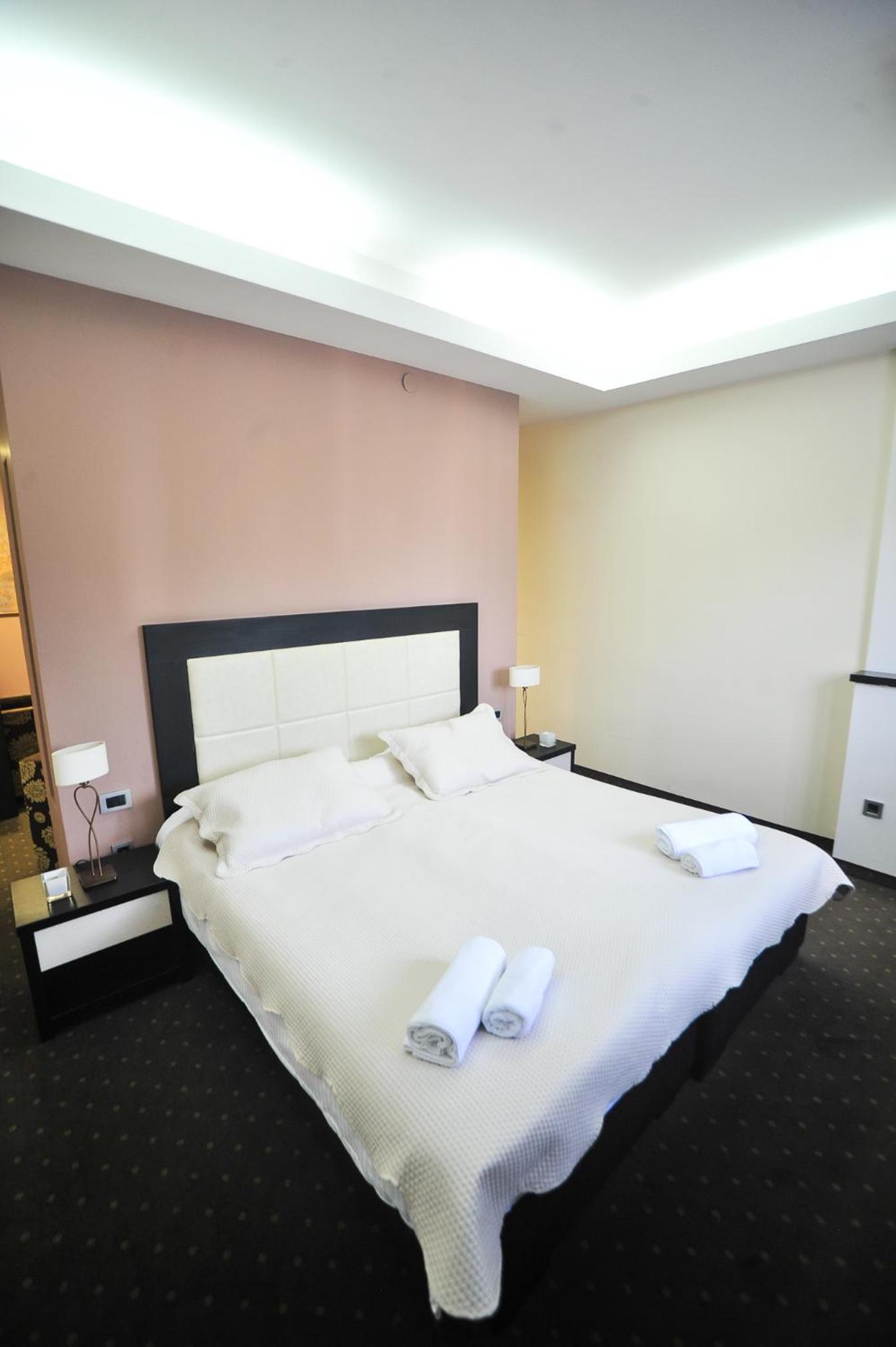 Suite with Spa Bath photo 2
