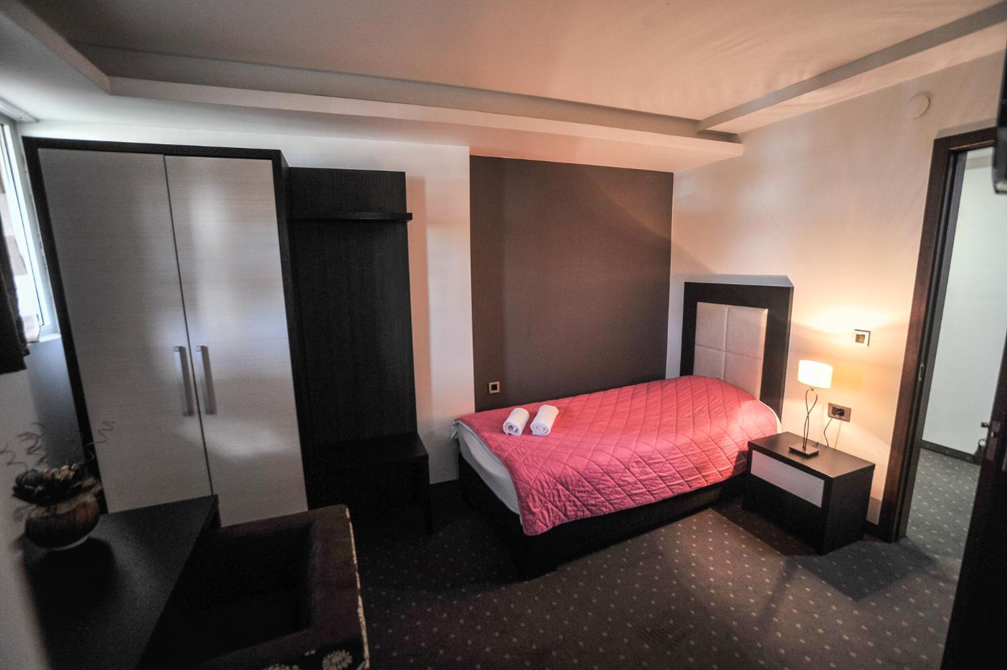 Single Room photo 3