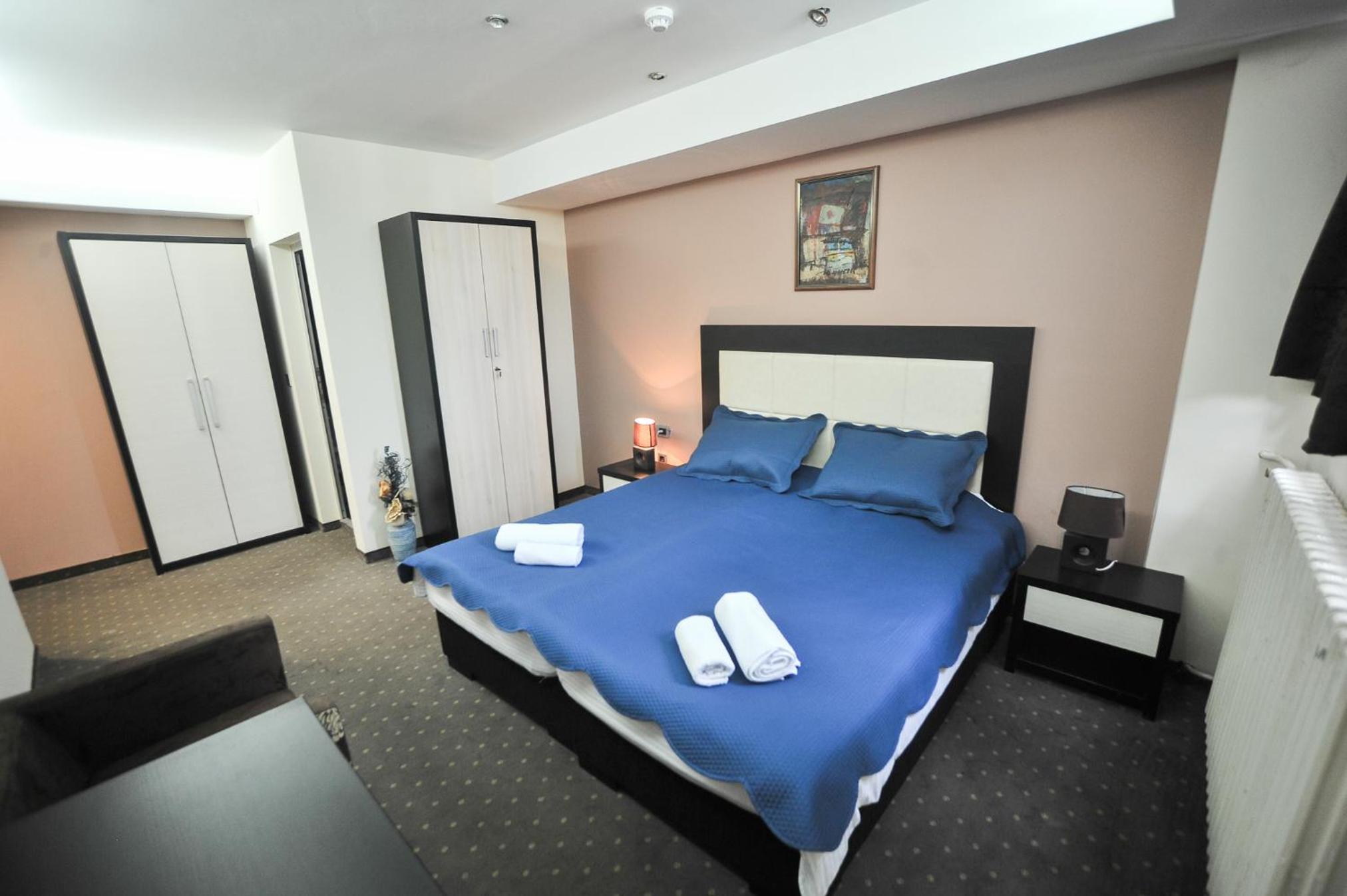 Double or Twin Room photo 3