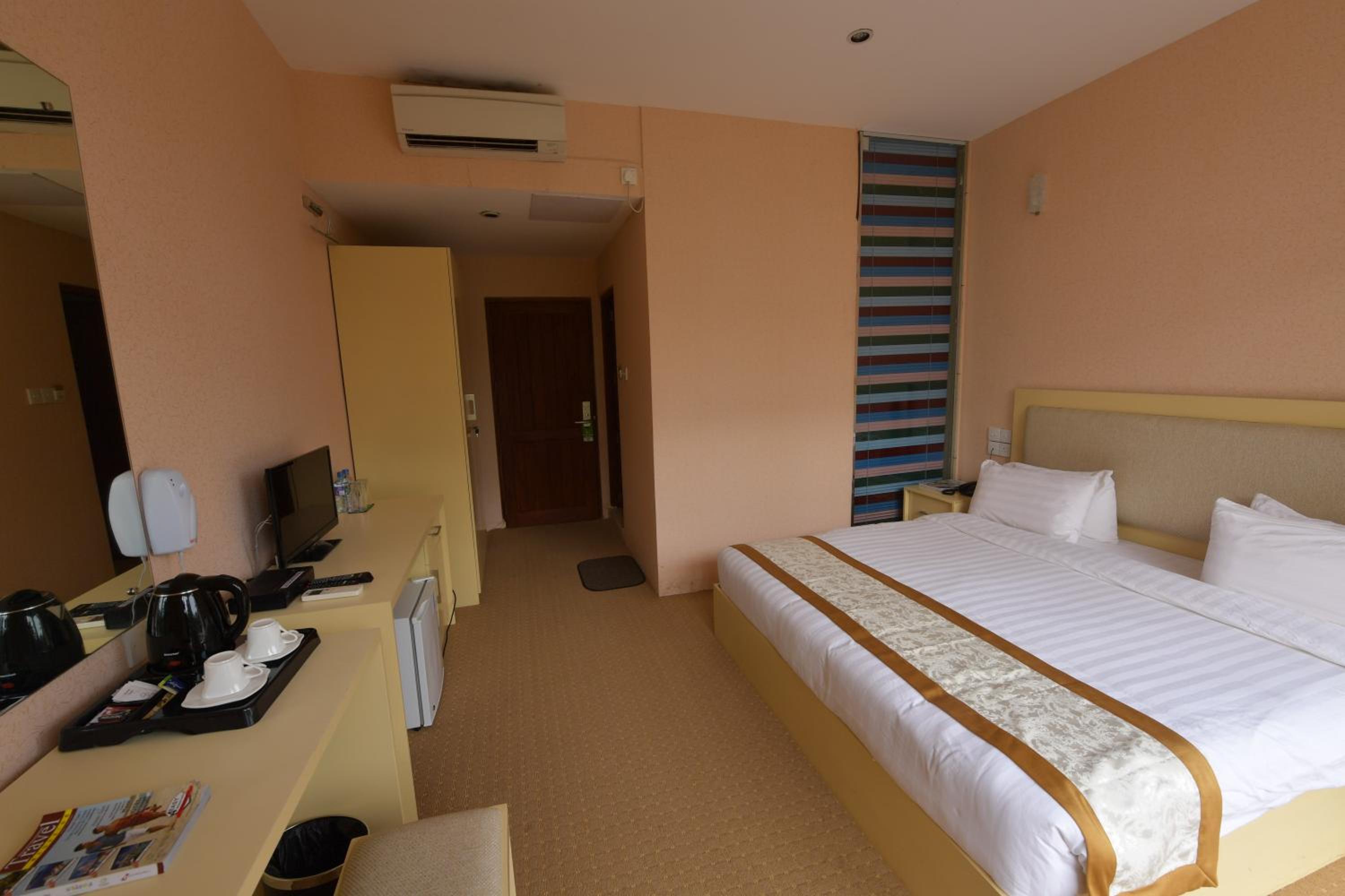 Queen Room photo 3