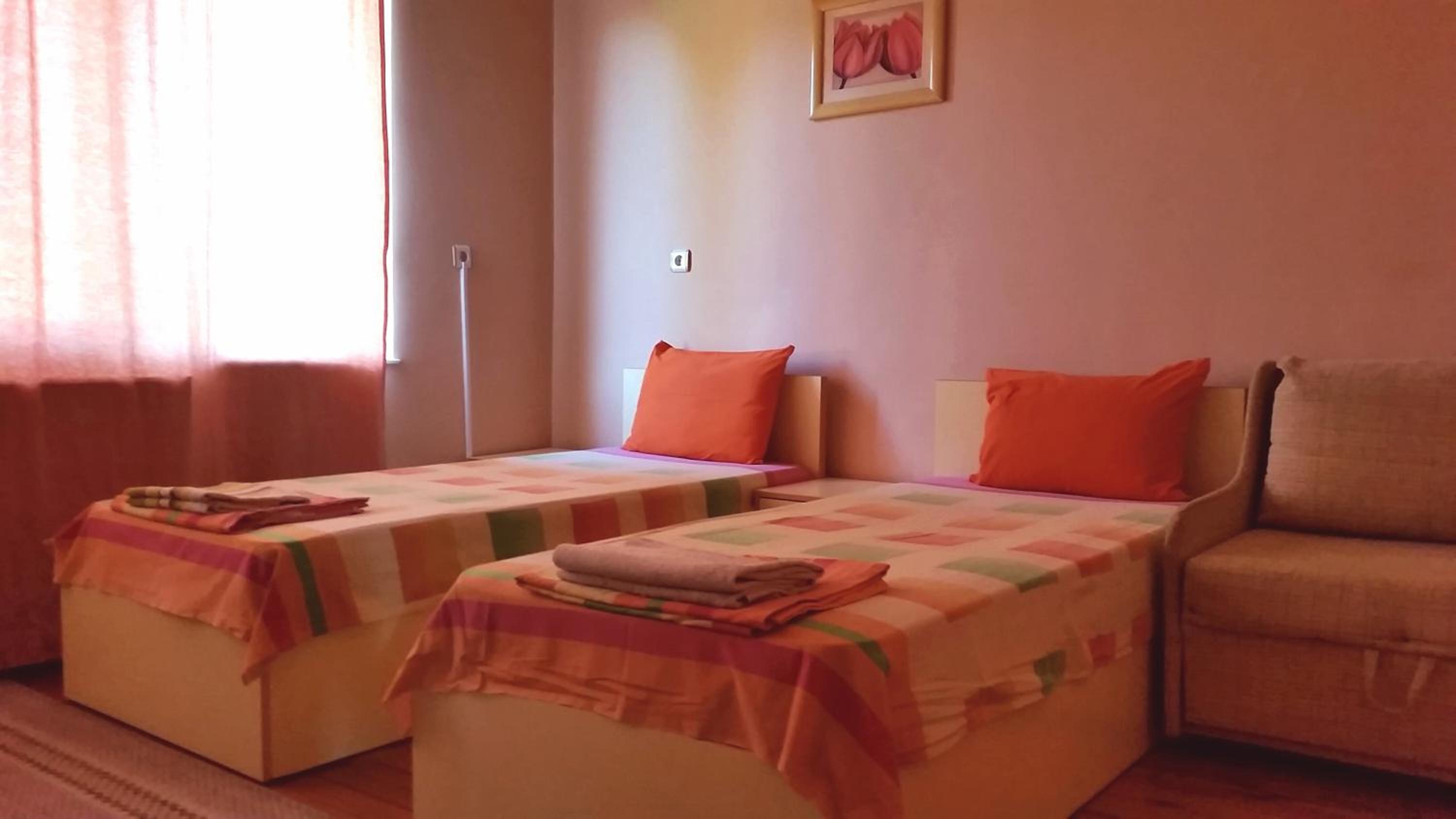 Standard Twin Room with Shared Bathroom photo 1