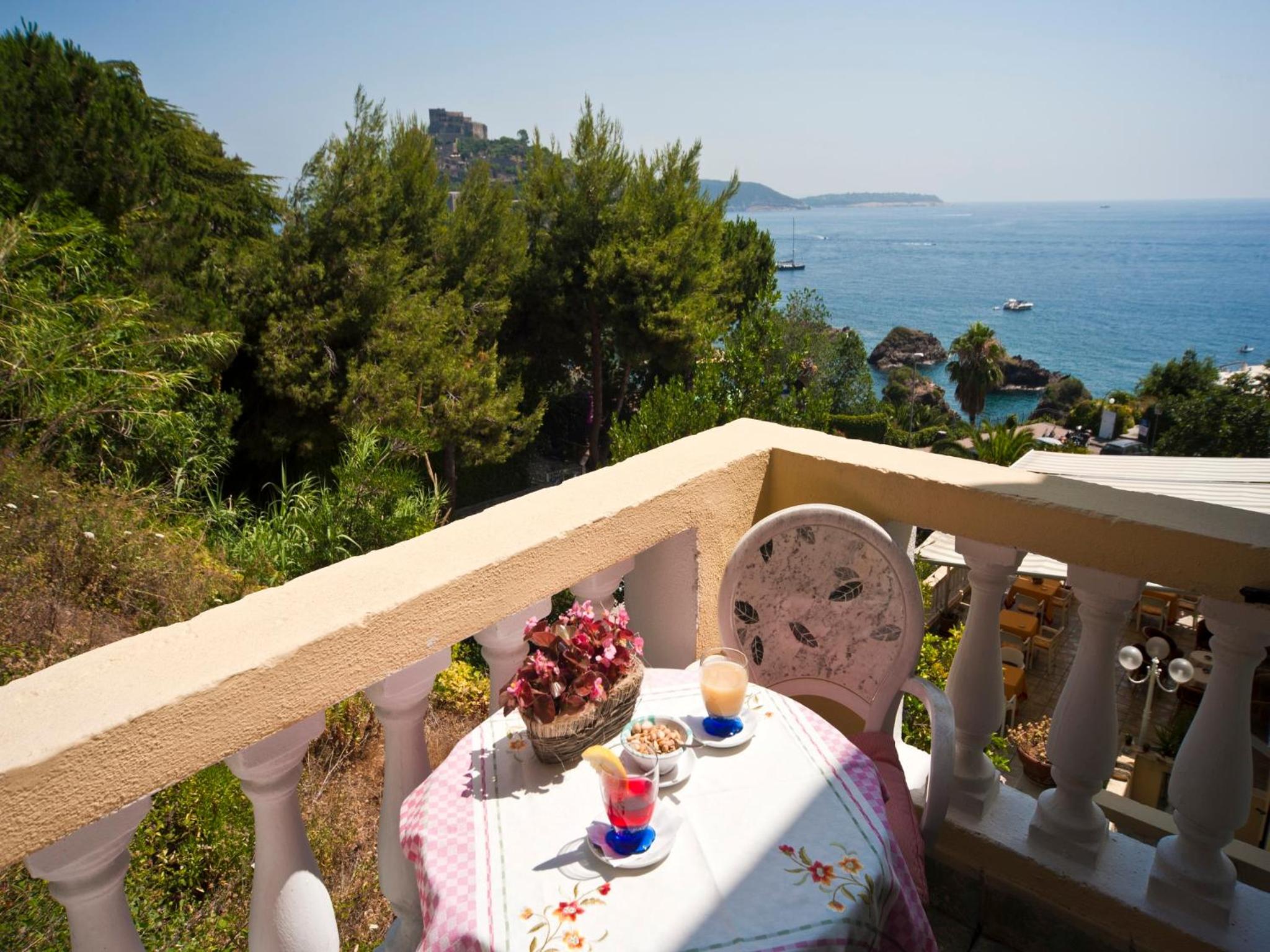 Standard Double Room with Partial Sea View - Photo 3