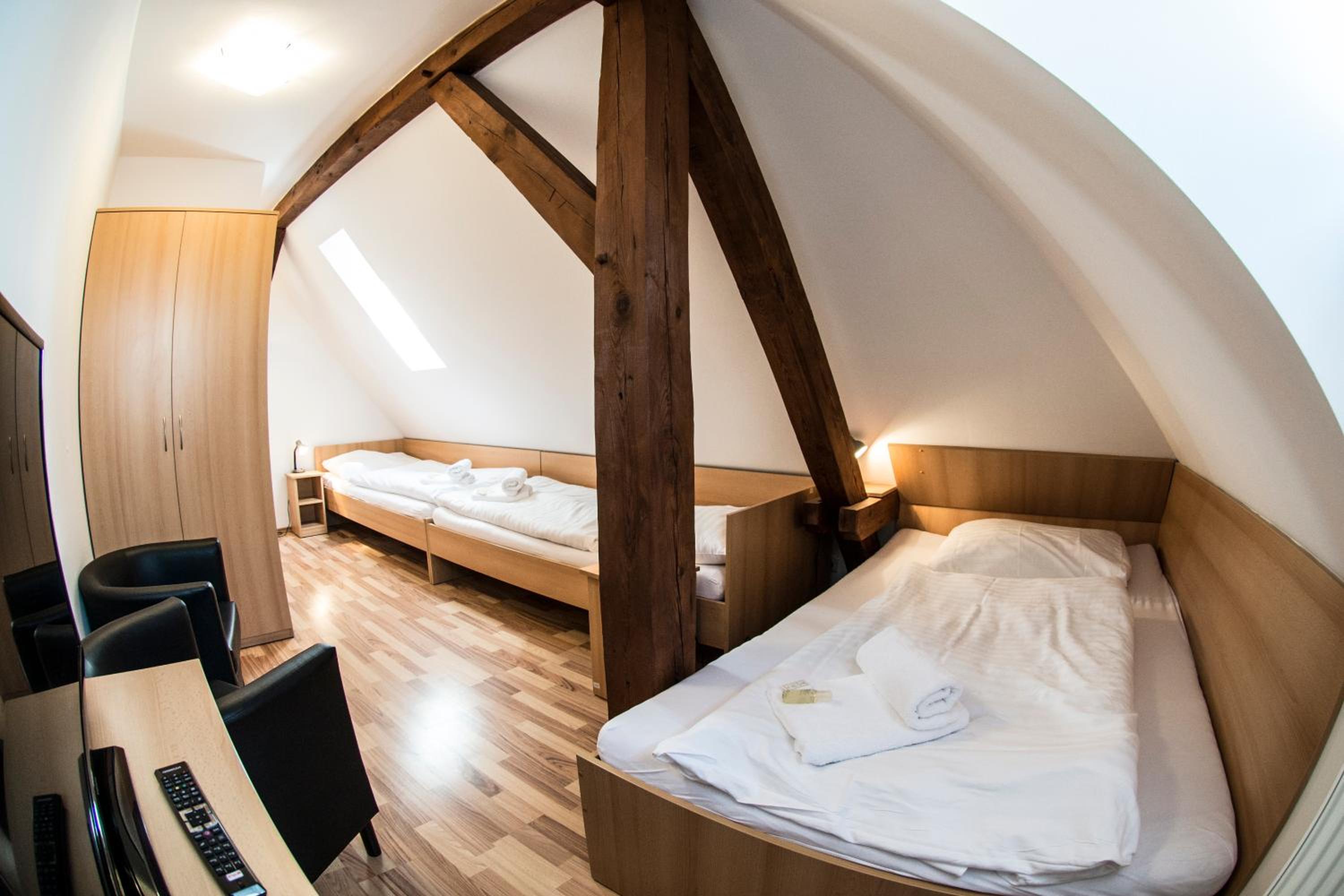 Two-Bedroom Apartment (6 Adults)