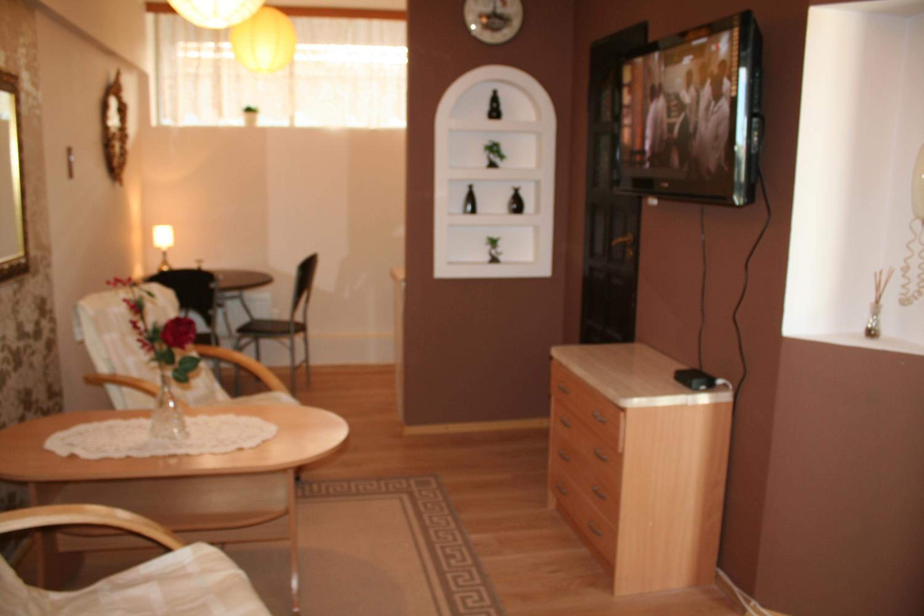 One-Bedroom Apartment photo 2