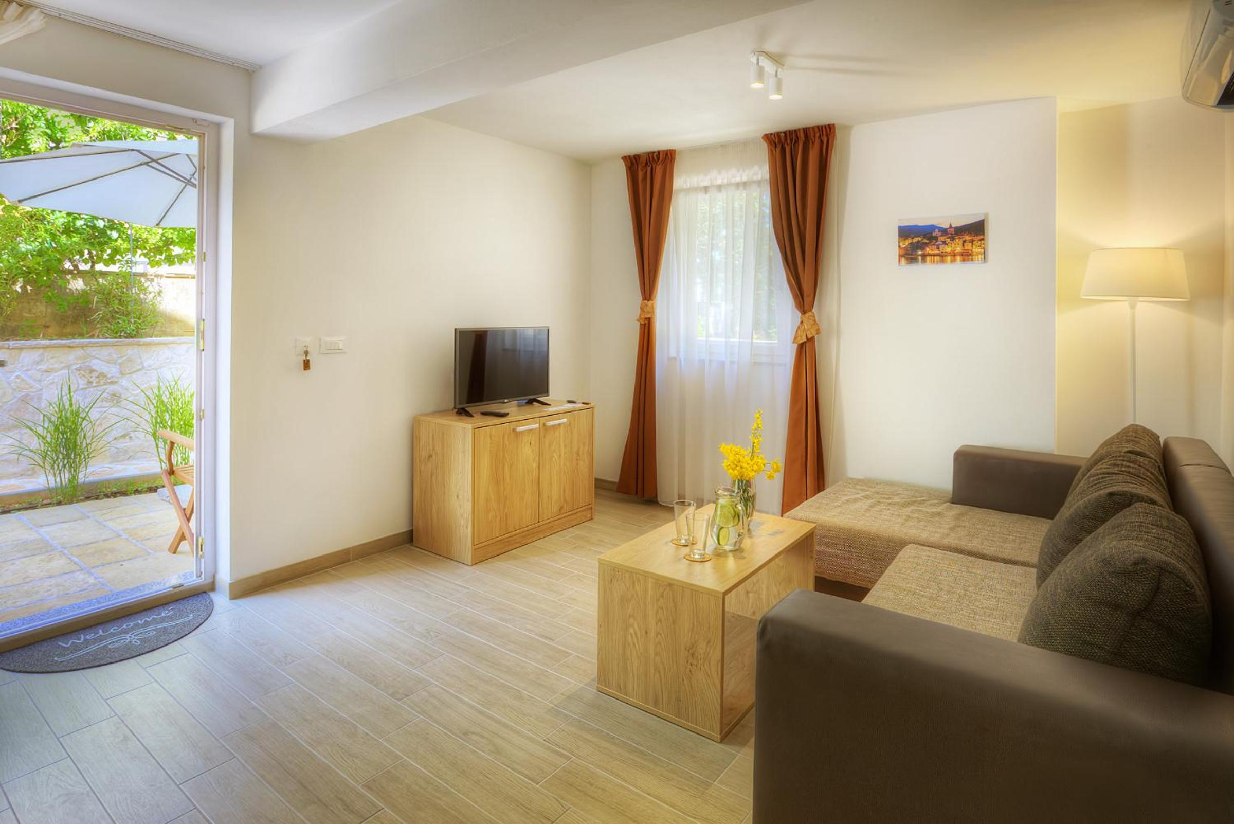 One-Bedroom Apartment photo 2