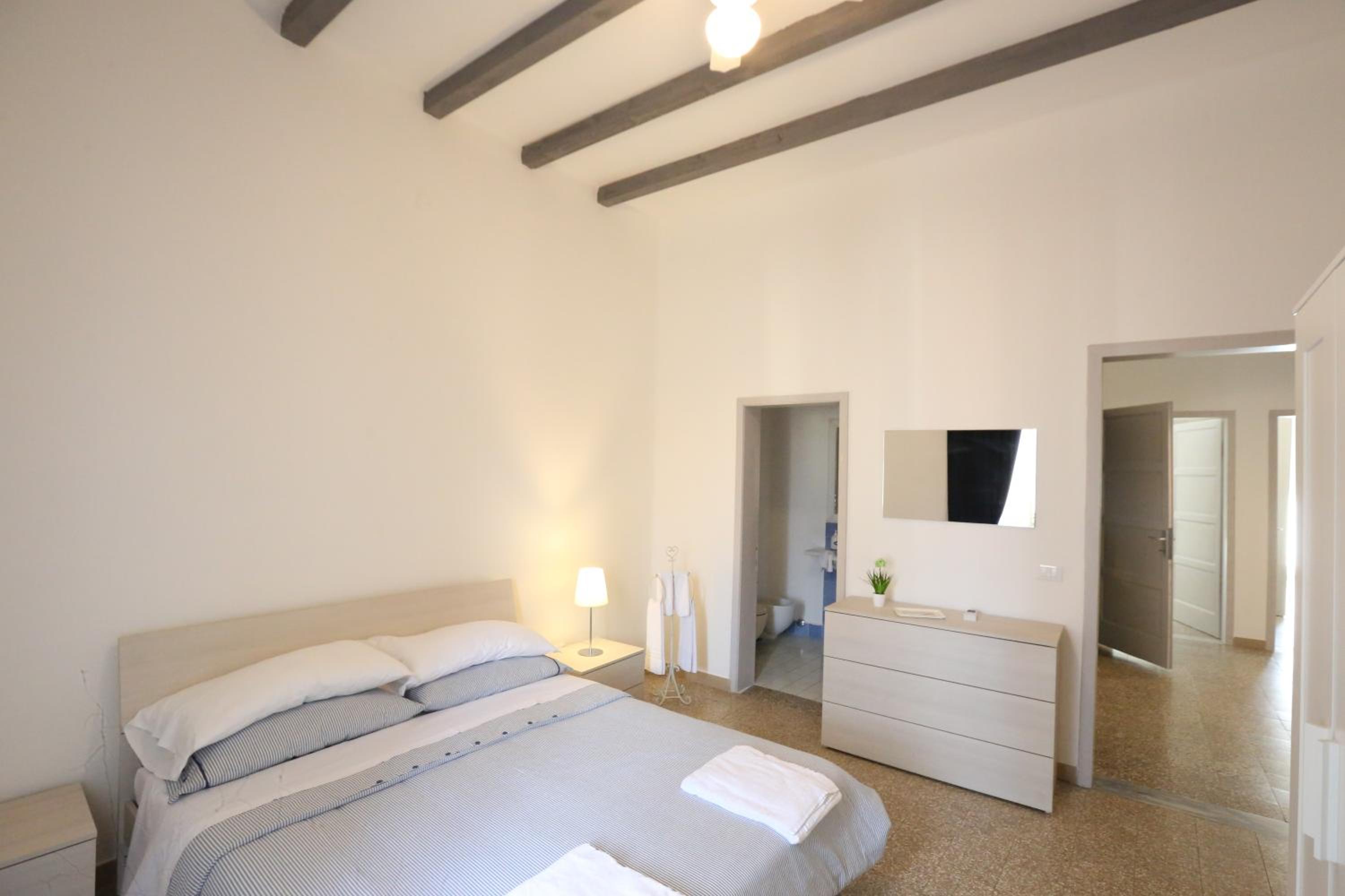 Double Room - Photo 5