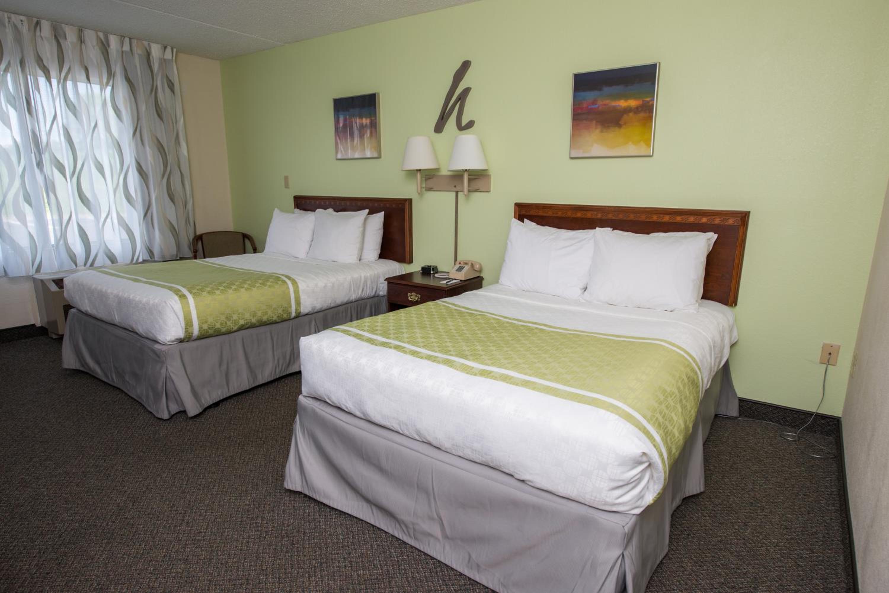 Double Room with Two Double Beds - Photo 2
