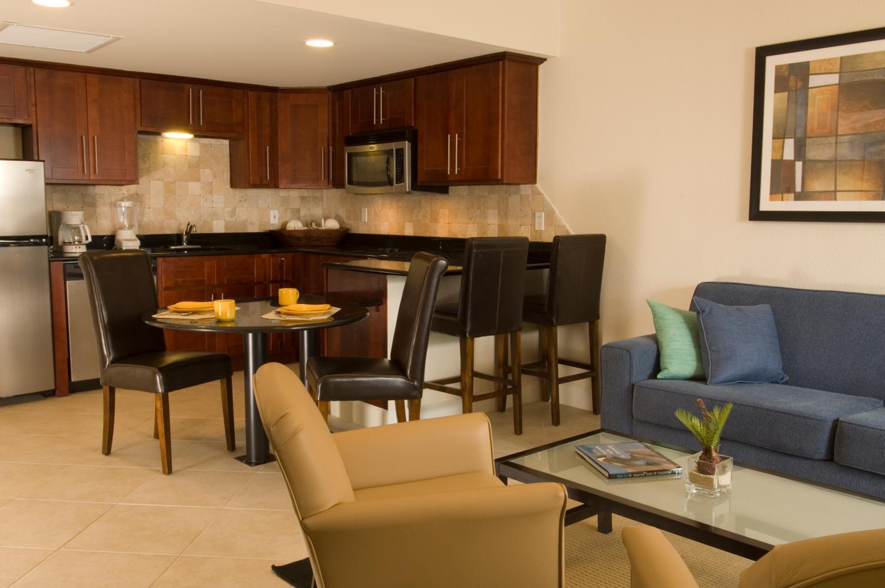 One-Bedroom Suite thumbnail 6