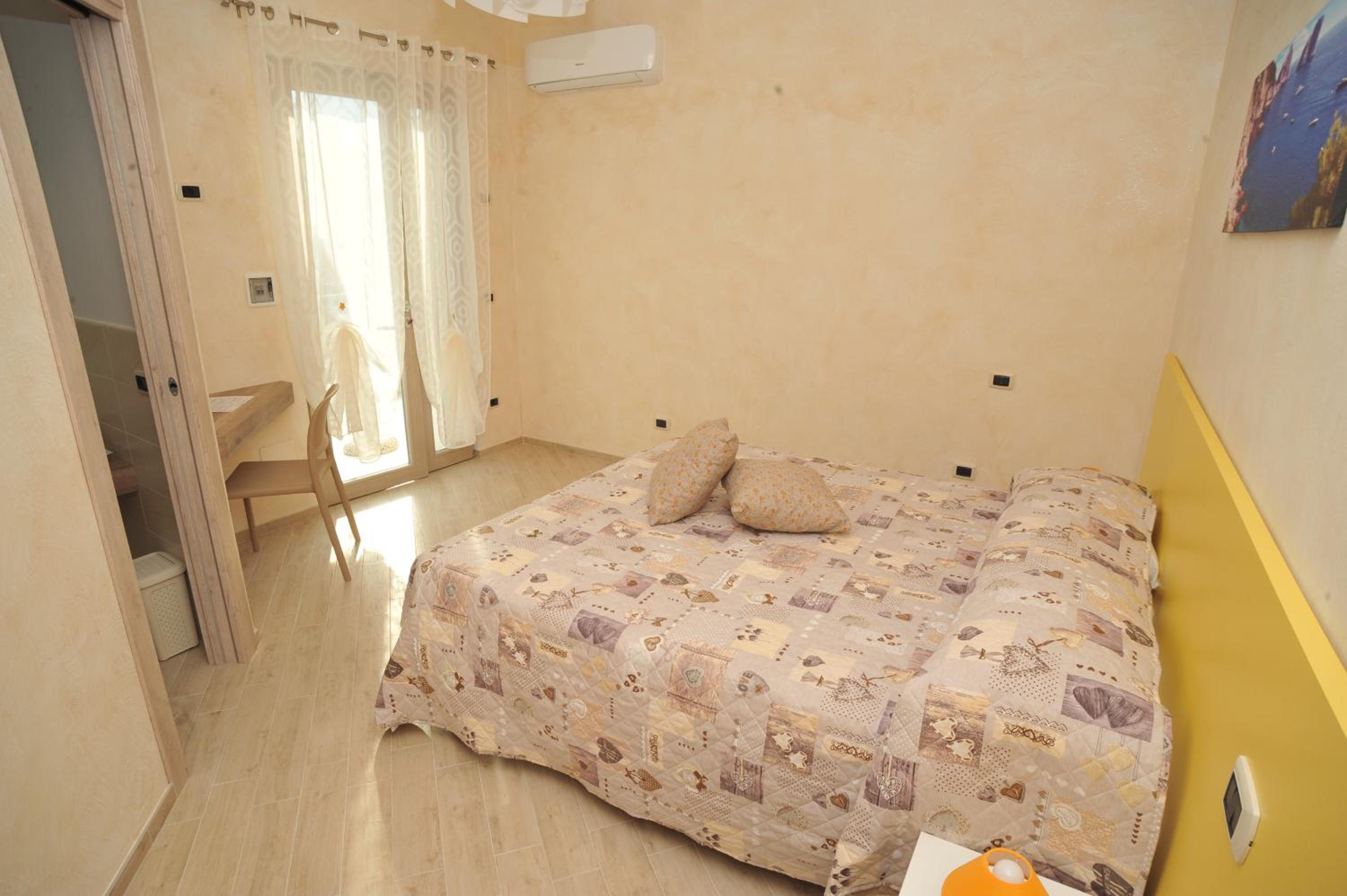 Double Room - Photo 5