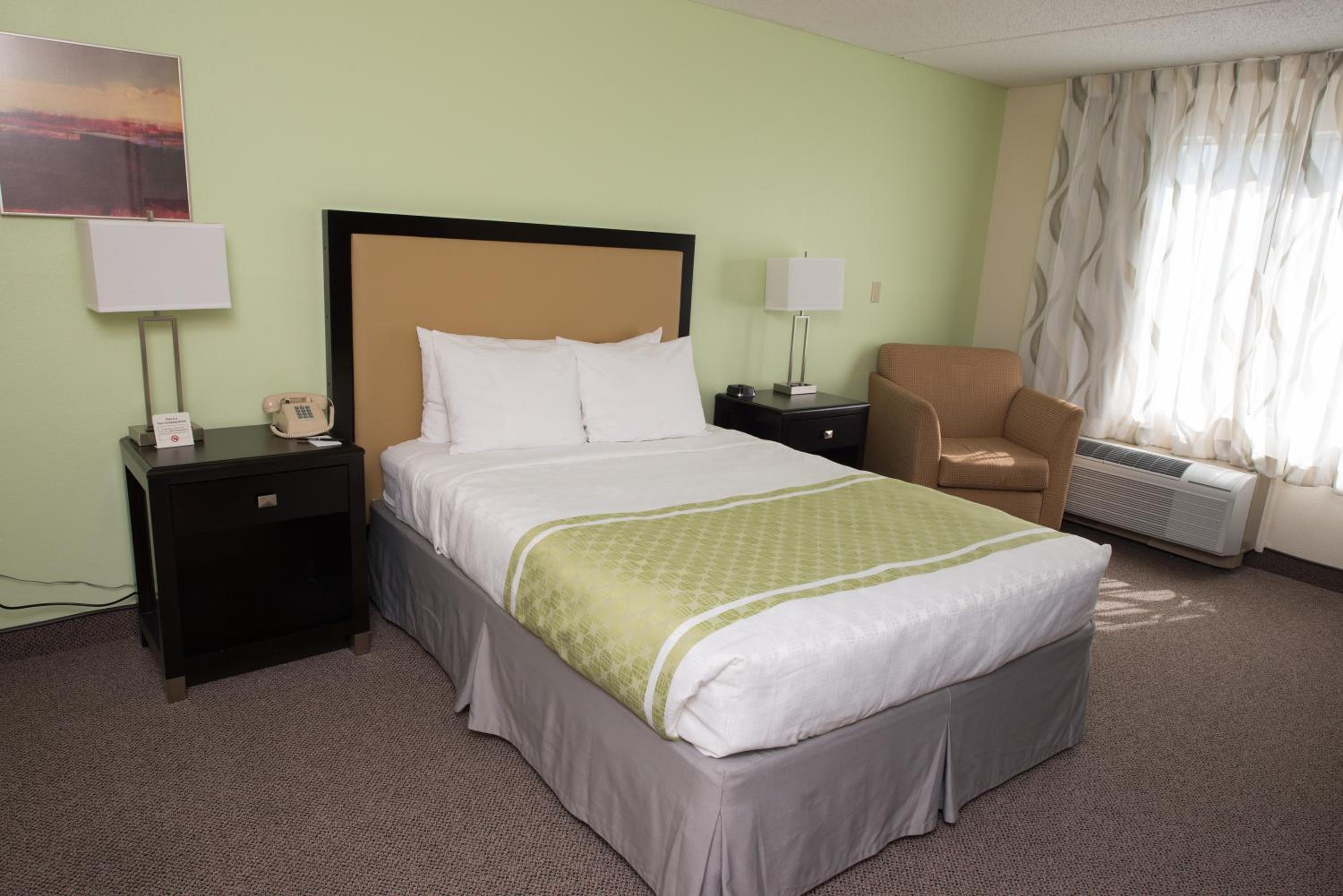 Queen Room - Photo 3