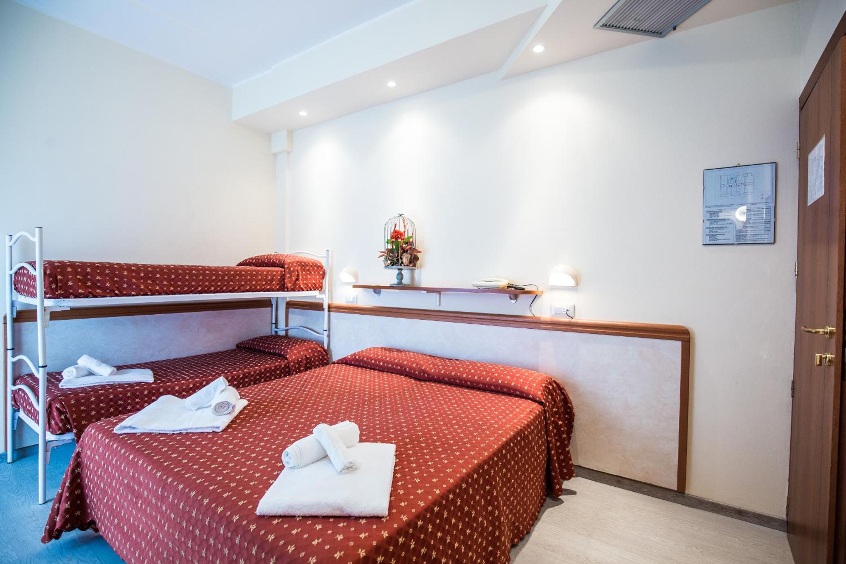 Standard Quadruple Room photo 1