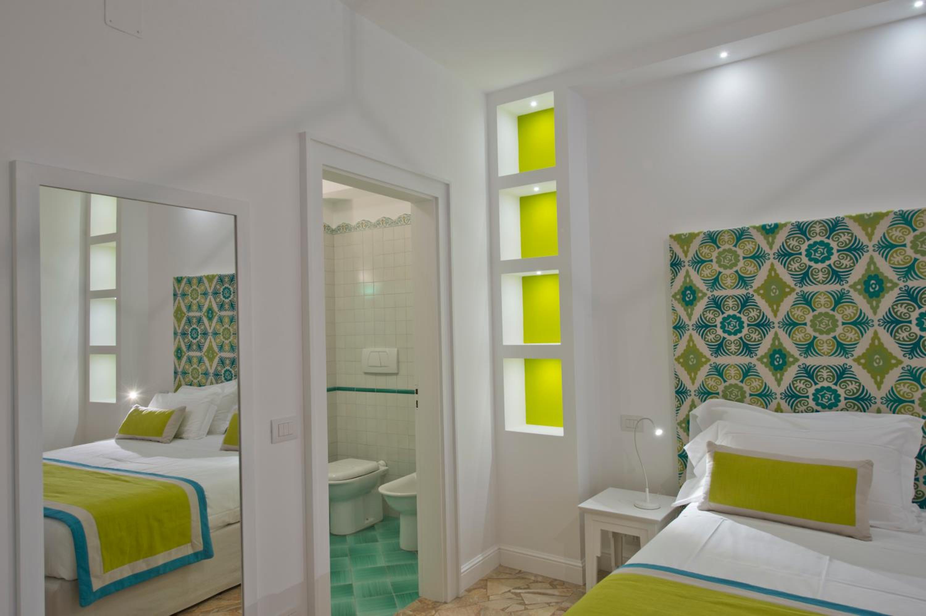 Superior Double Room with Sea View - Photo 3