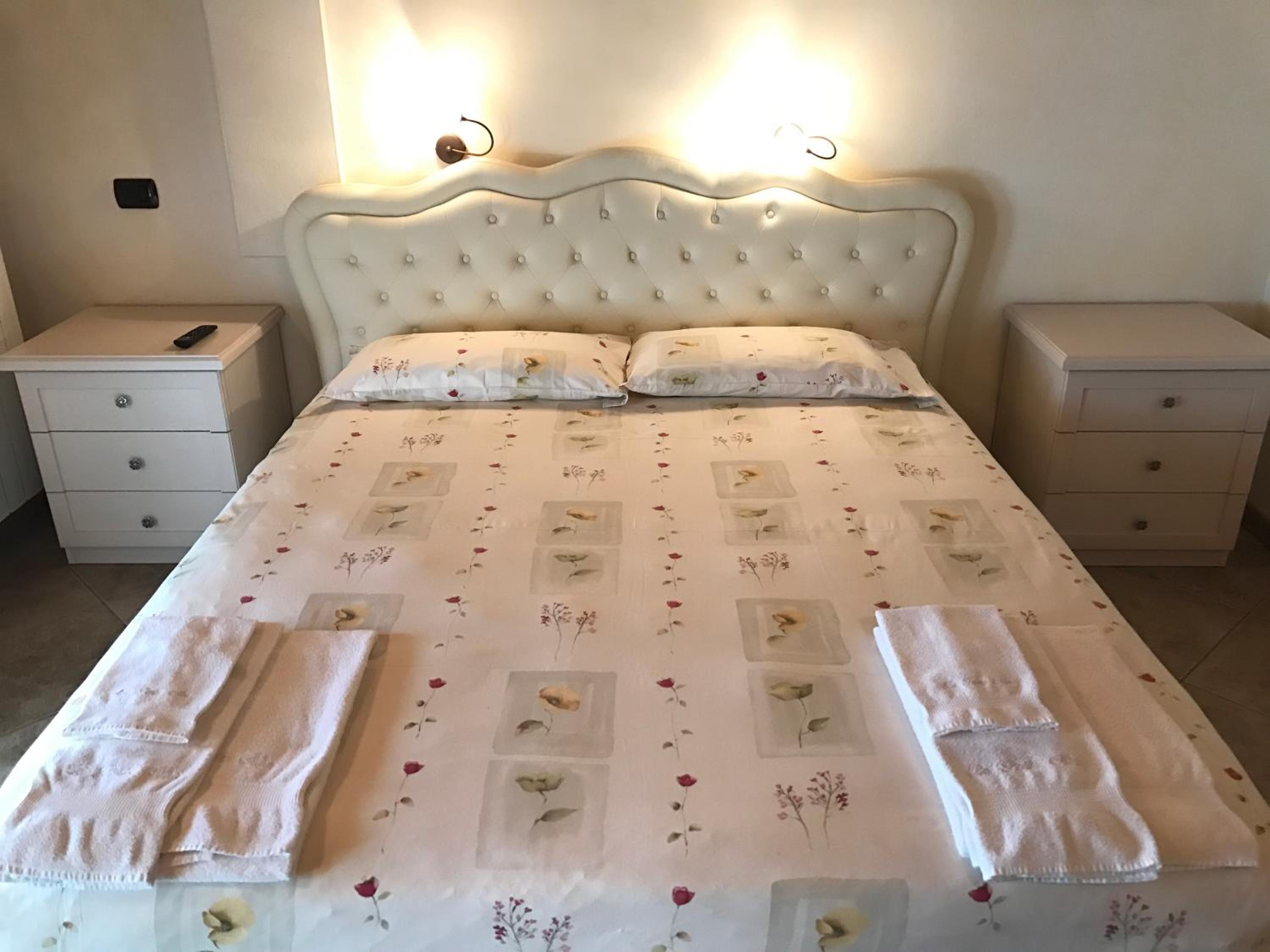 Double Room - Photo 9