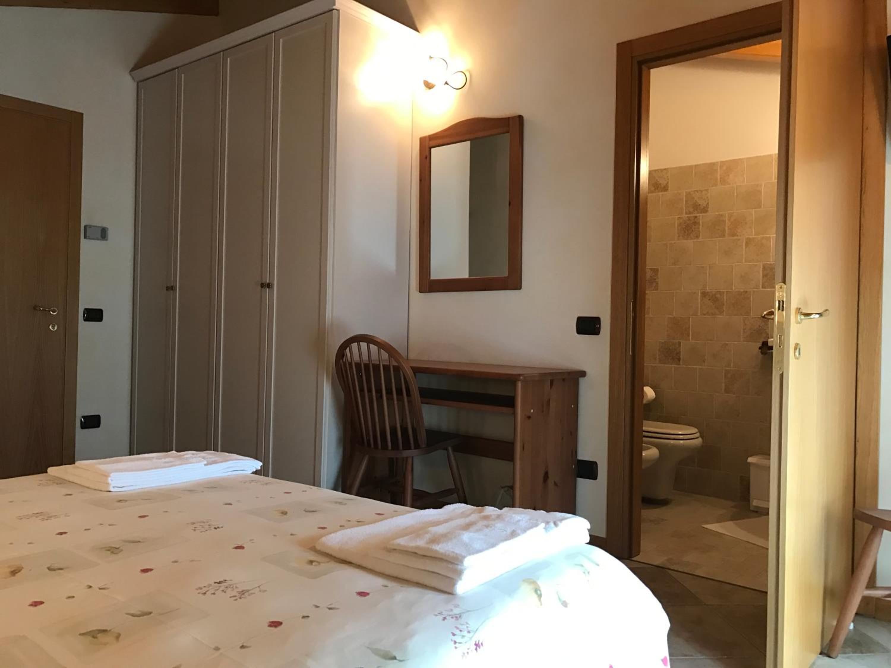 Double Room - Photo 3