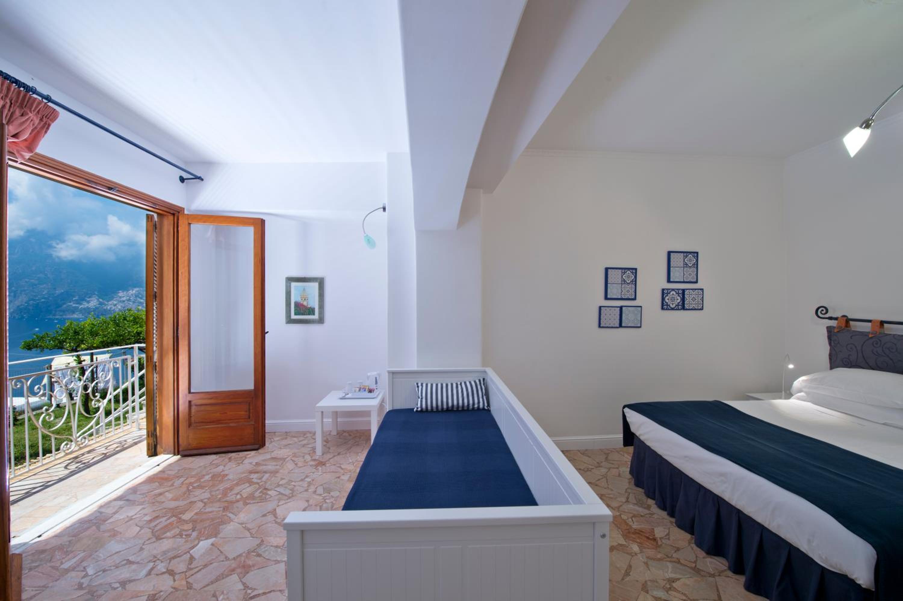 Superior Double Room with Sea View - Photo 9