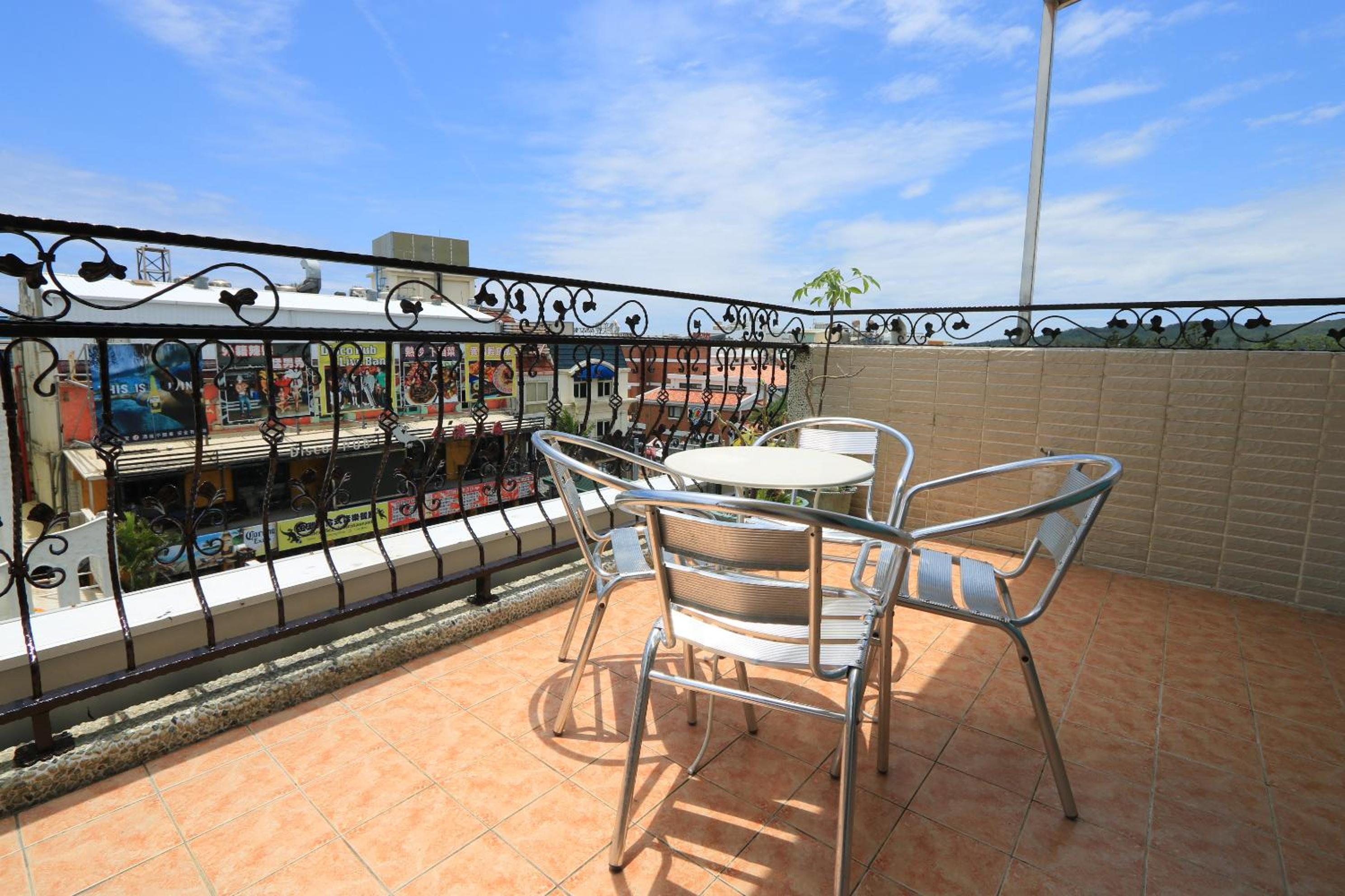 Deluxe Double Room with Balcony - Photo 6