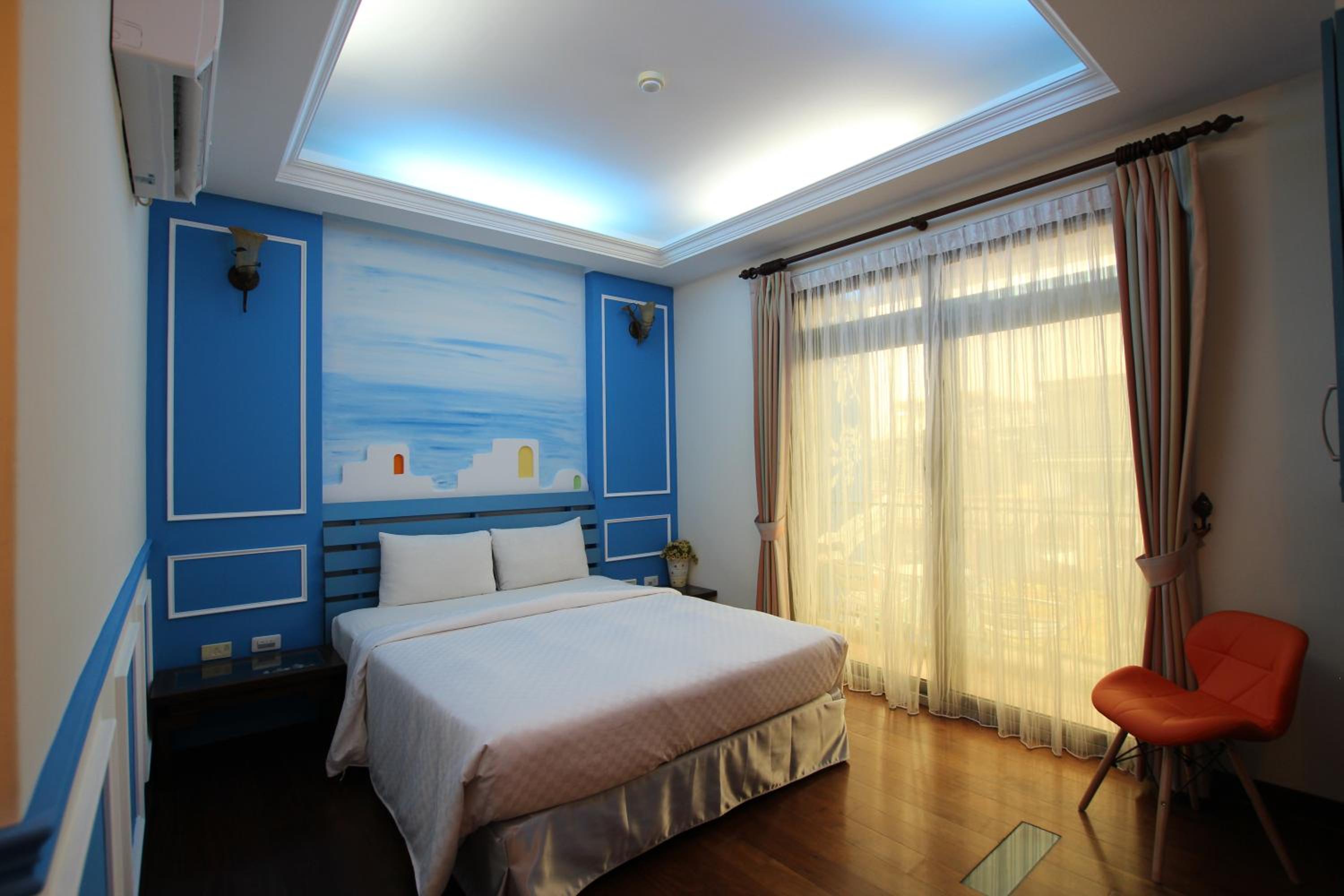 Deluxe Double Room with Balcony - Photo 5