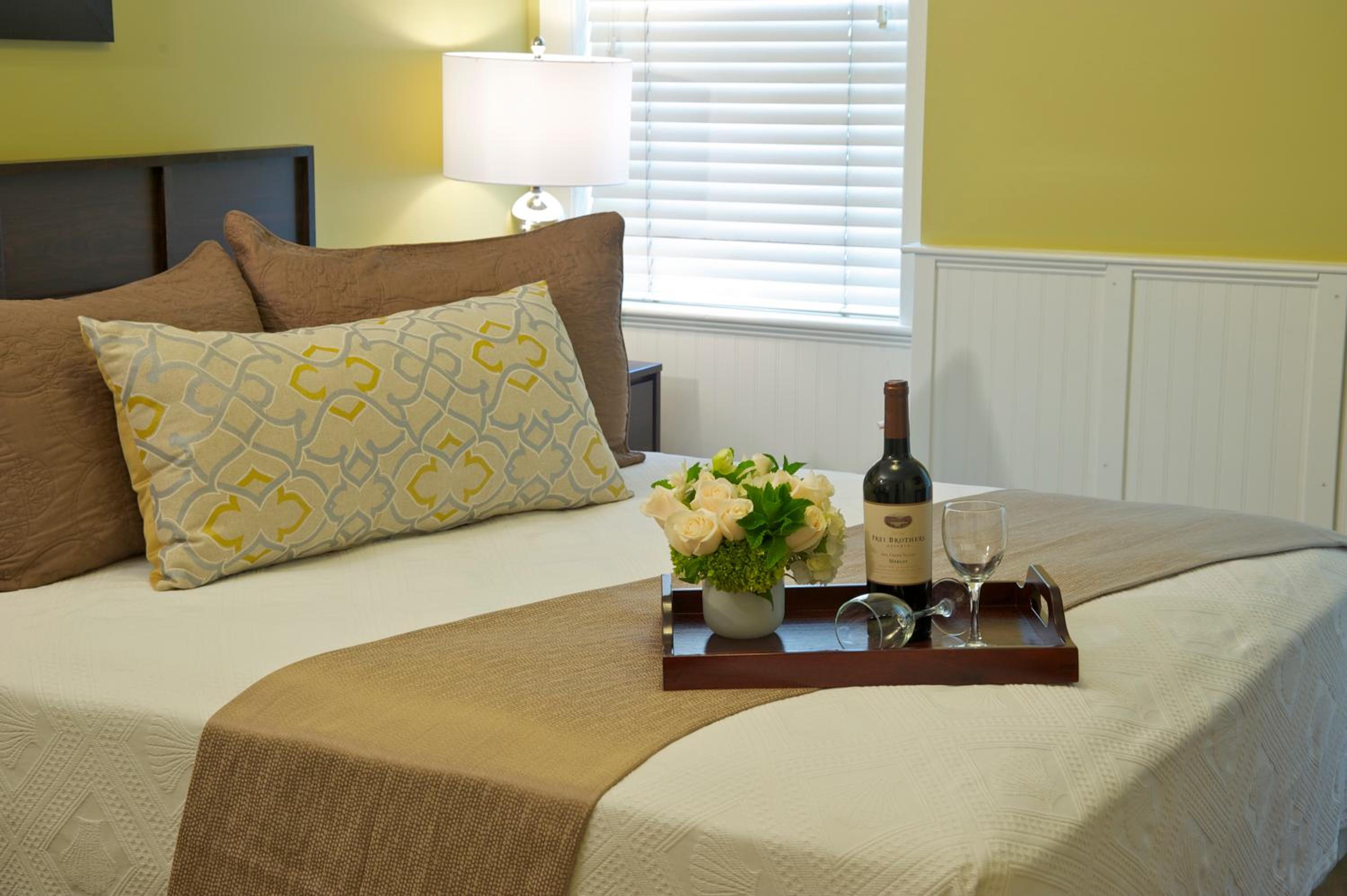 Deluxe Queen Room - Photo 6