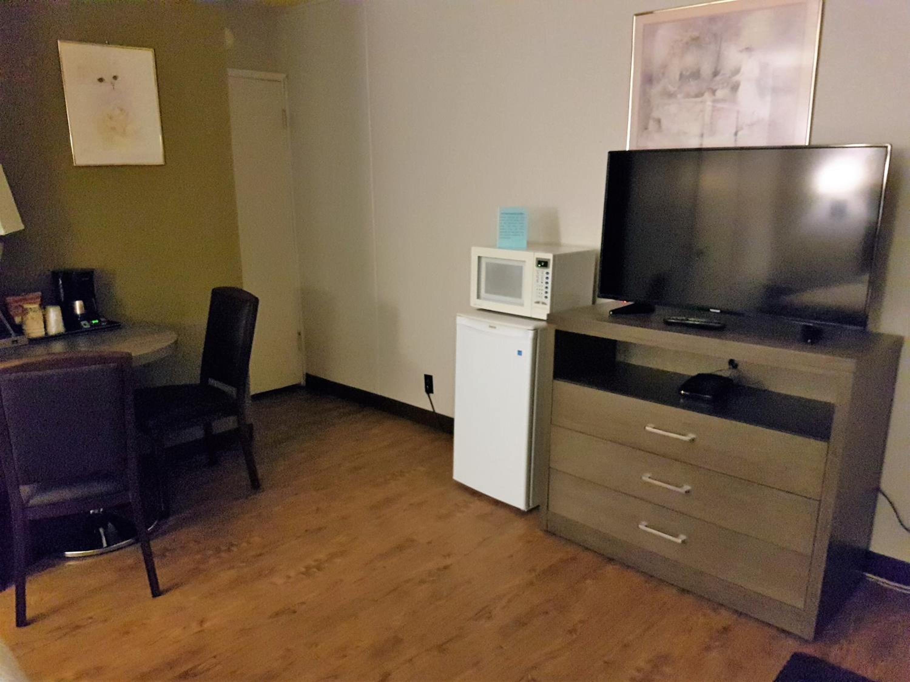 Family Room photo 3