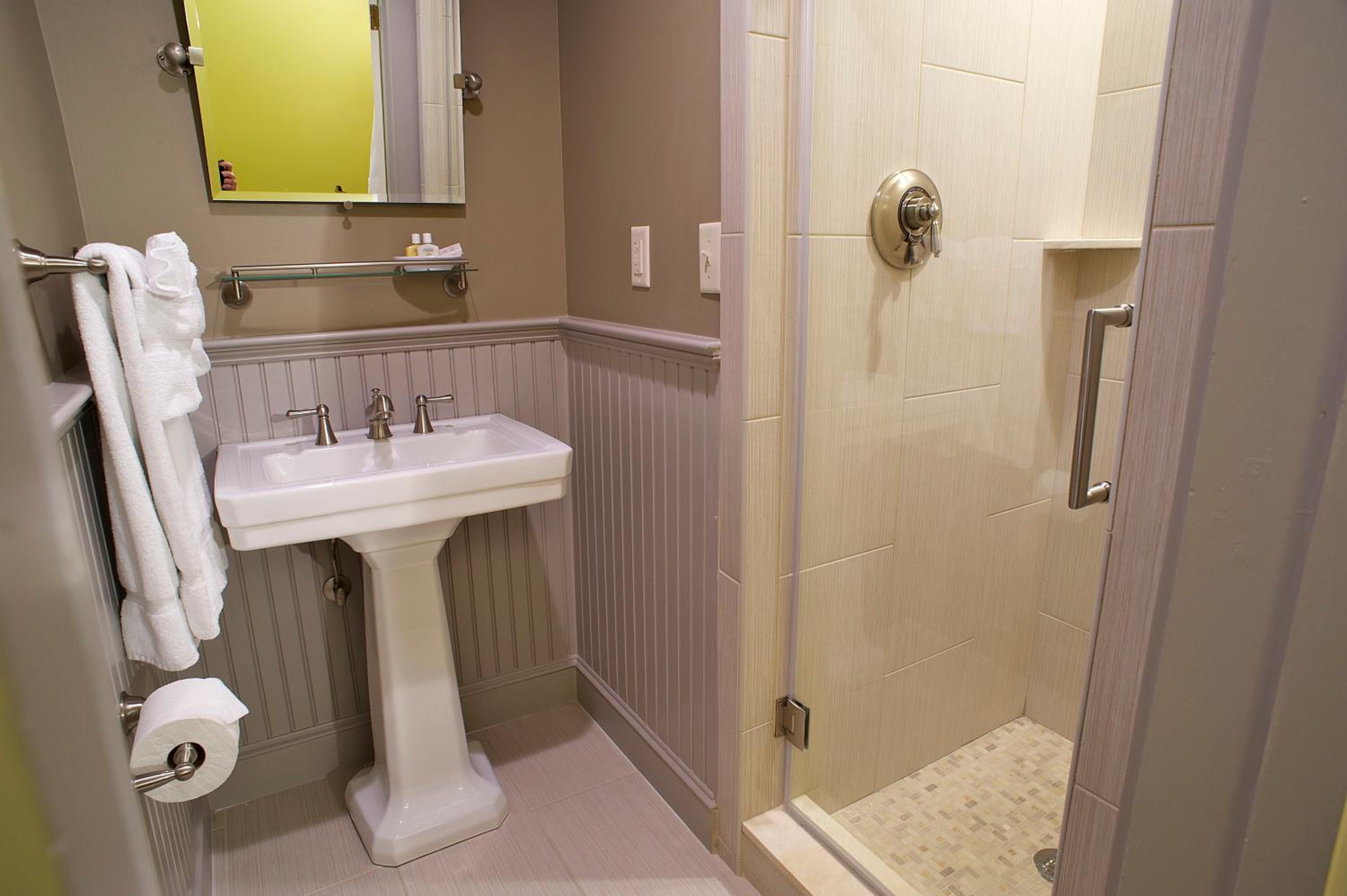 Prescott Queen Room - Photo 2
